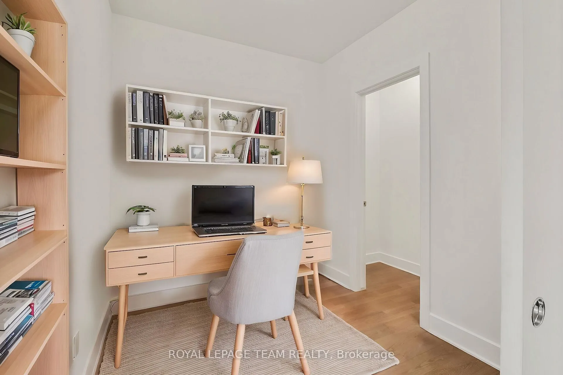 255 Bay Street, #909