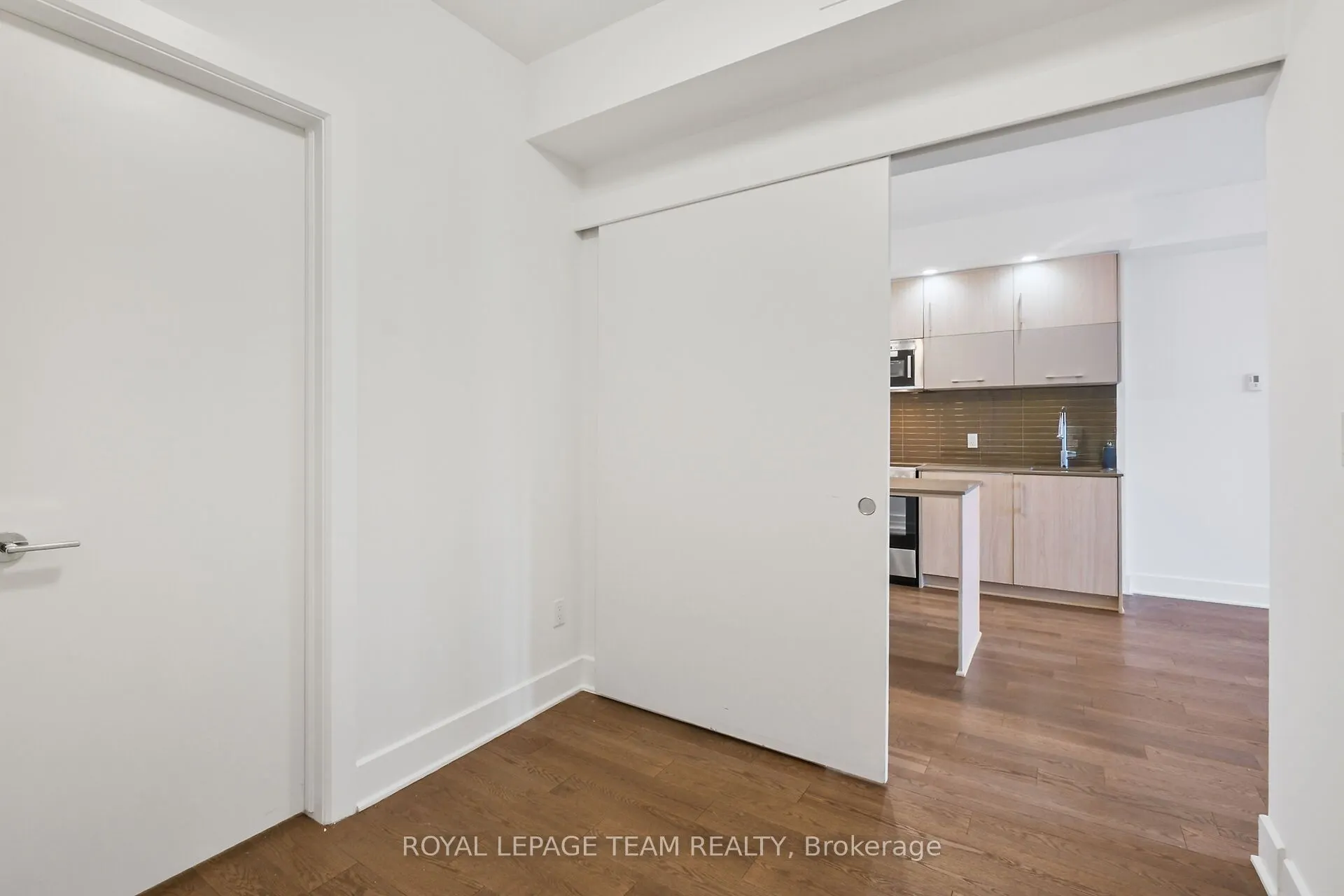 255 Bay Street, #909