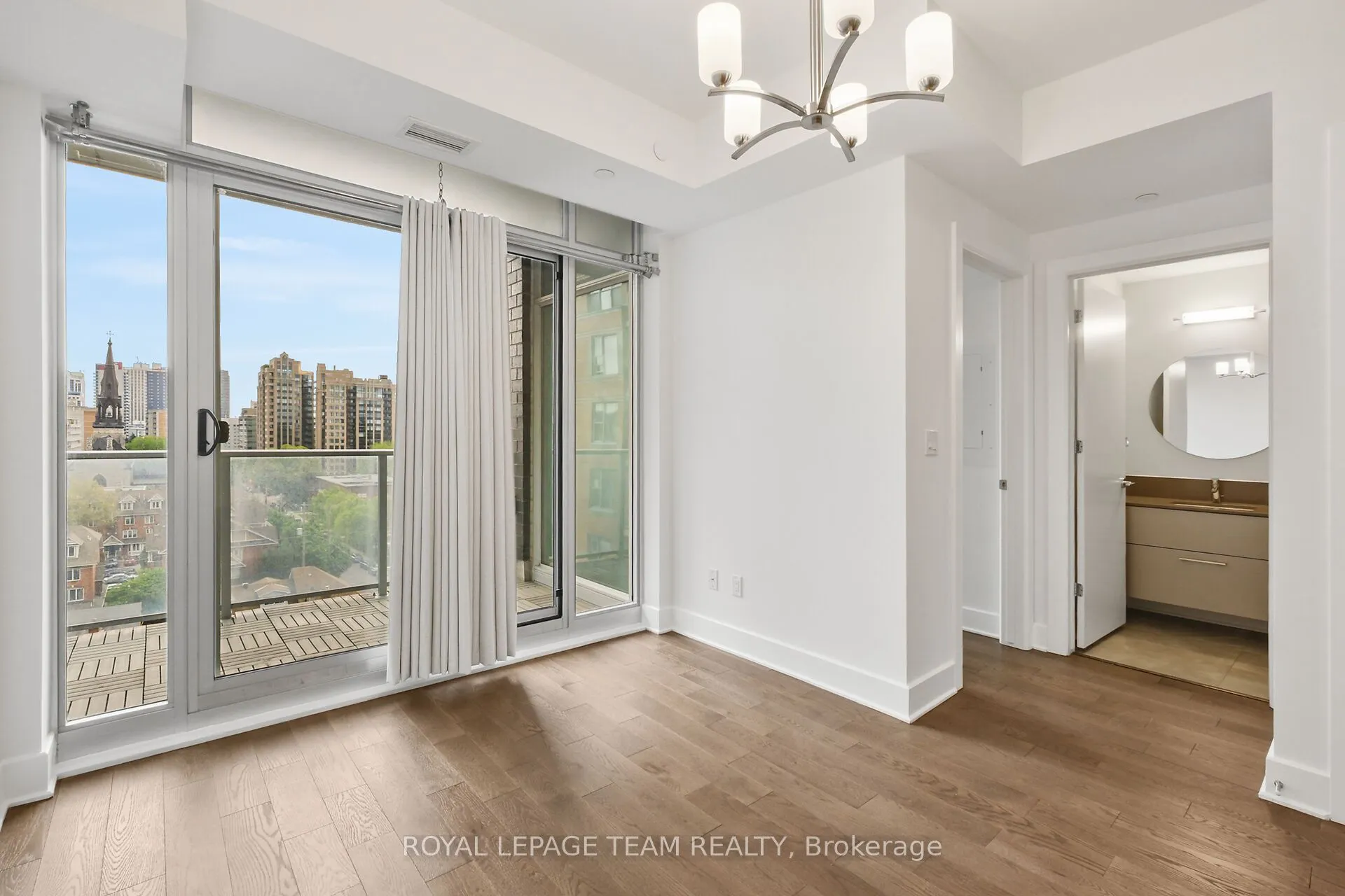 255 Bay Street, #909