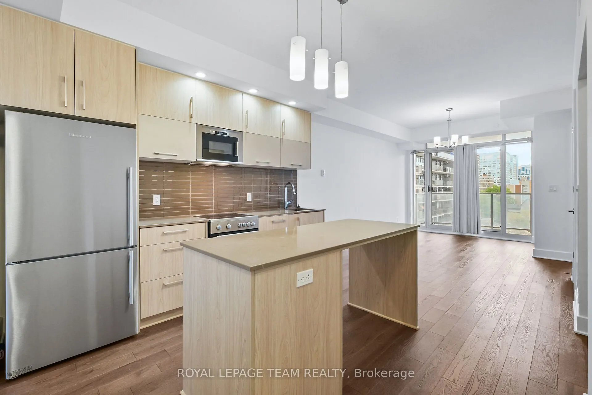 255 Bay Street, #909