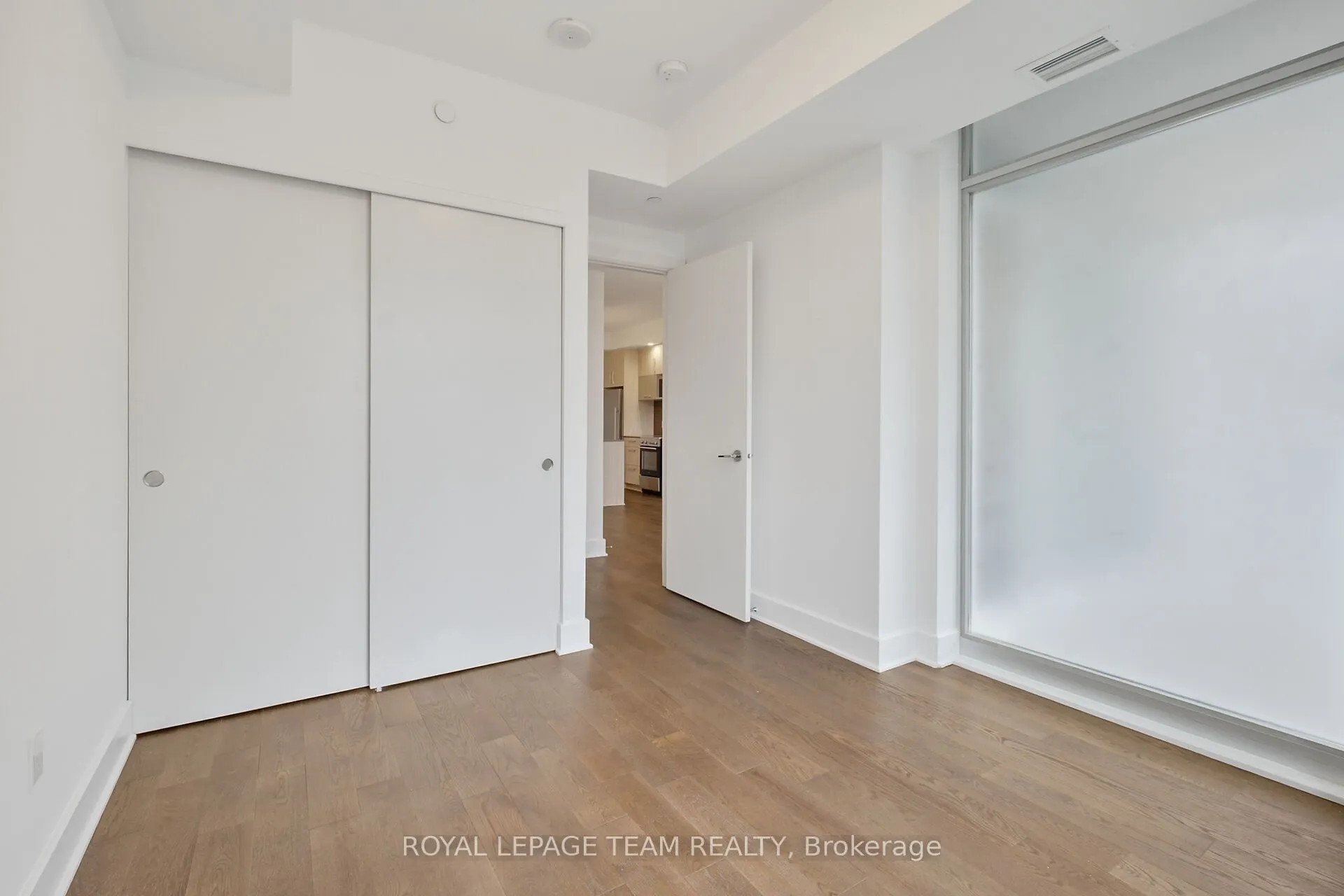 255 Bay Street, #909