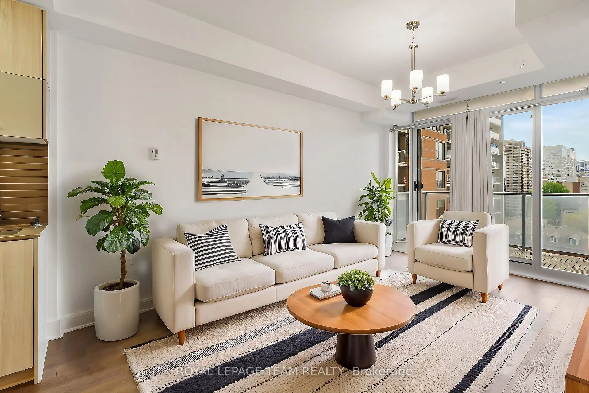 255 Bay Street, #909