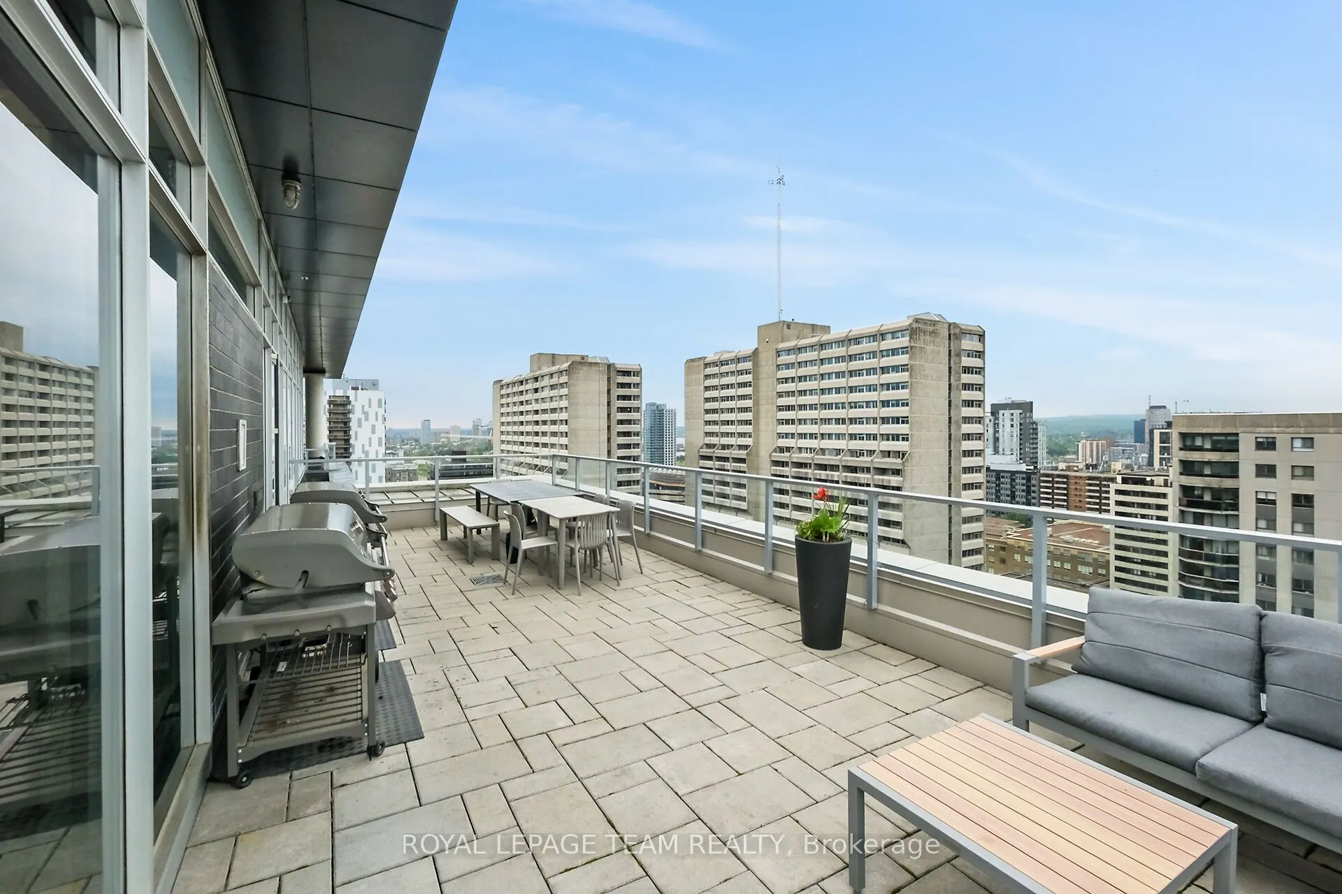 255 Bay Street, #909