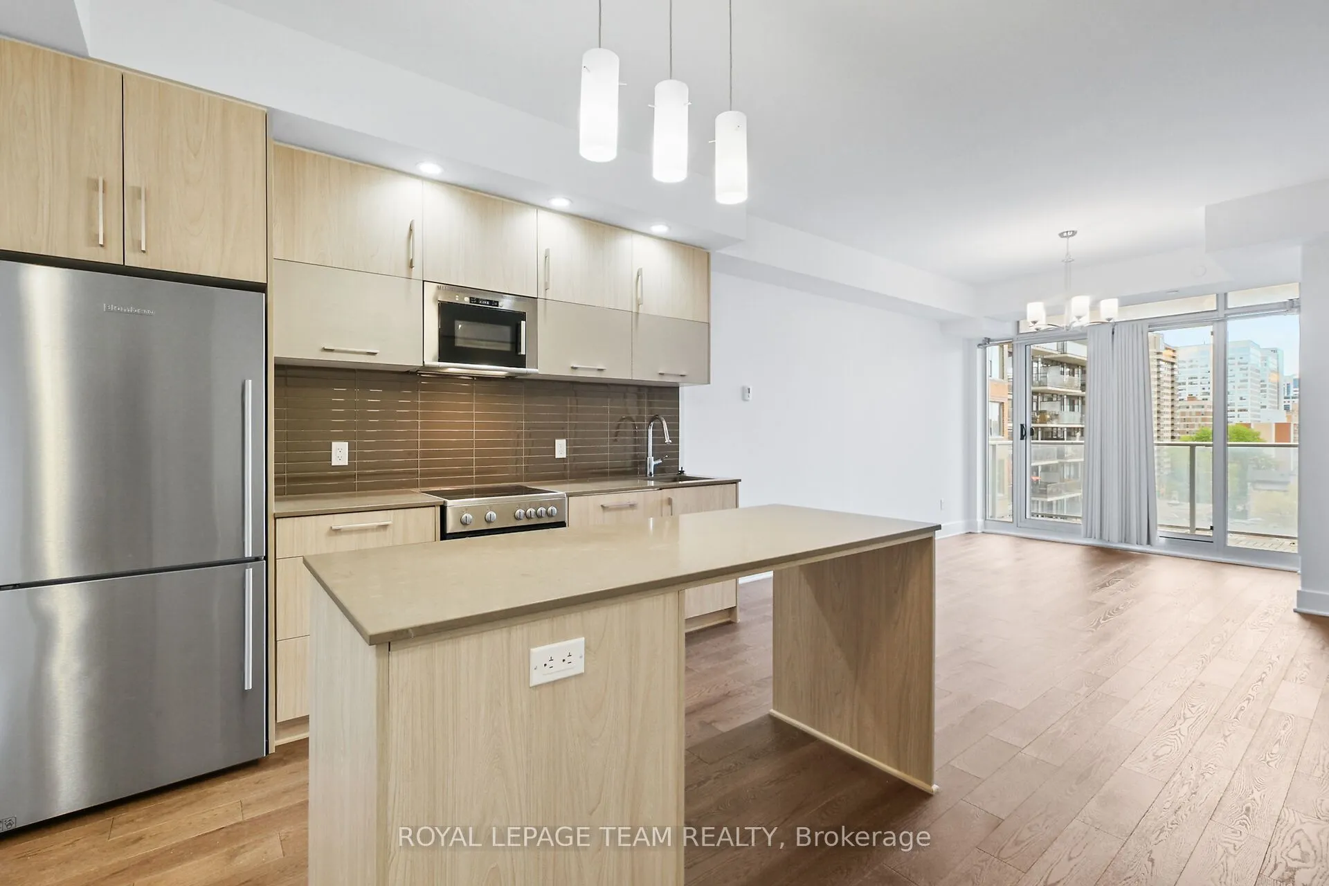 255 Bay Street, #909