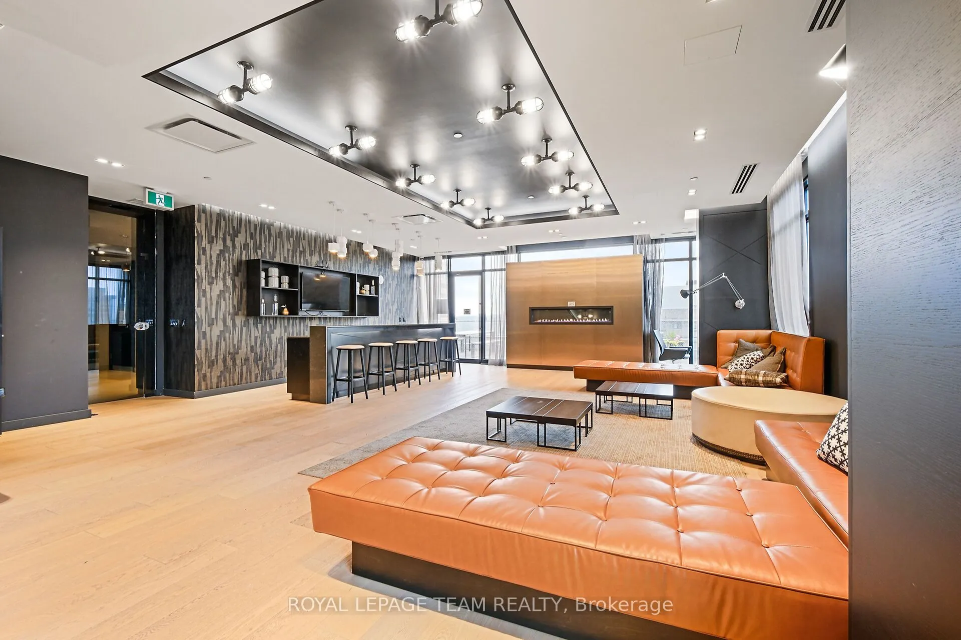 255 Bay Street, #909