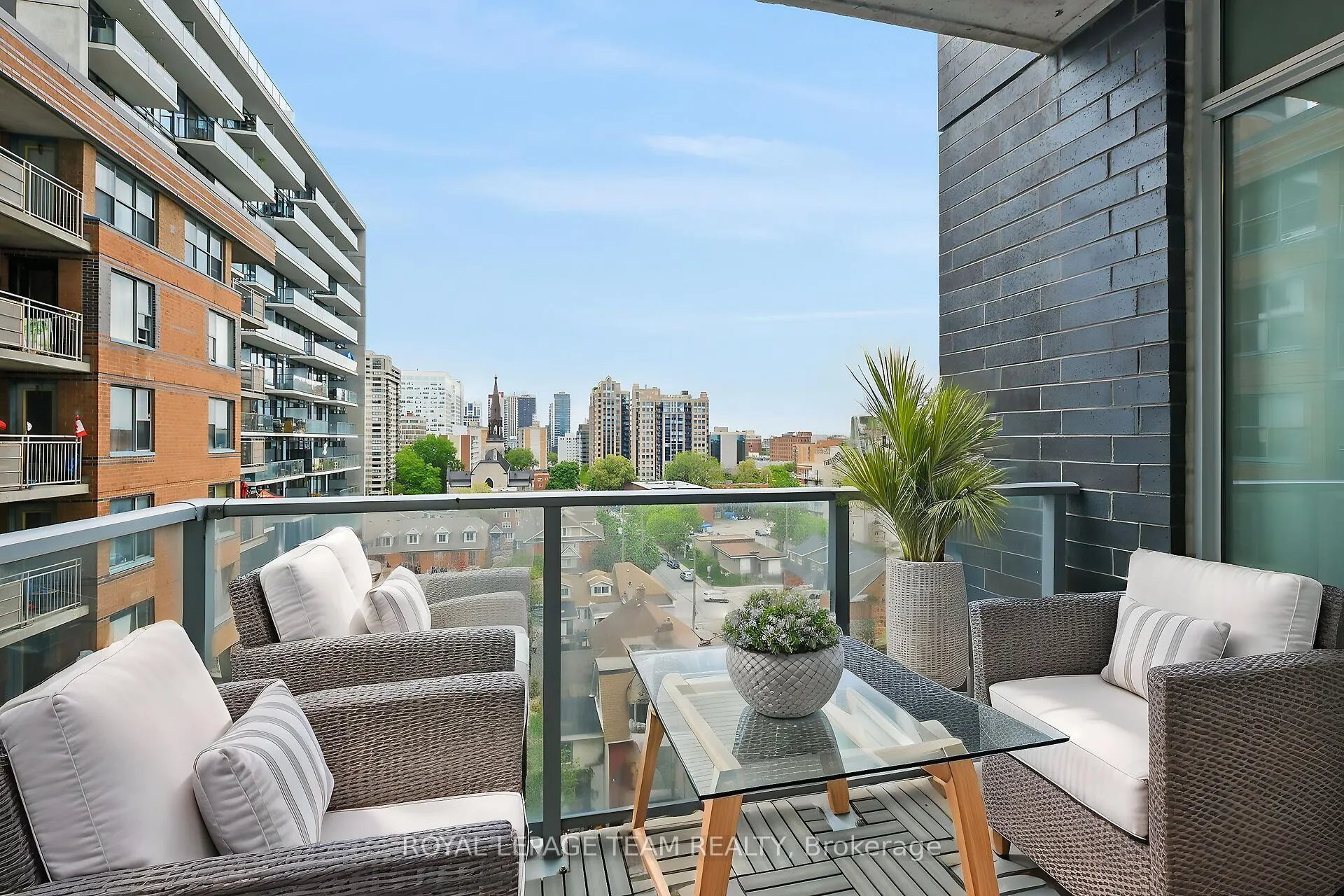 255 Bay Street, #909