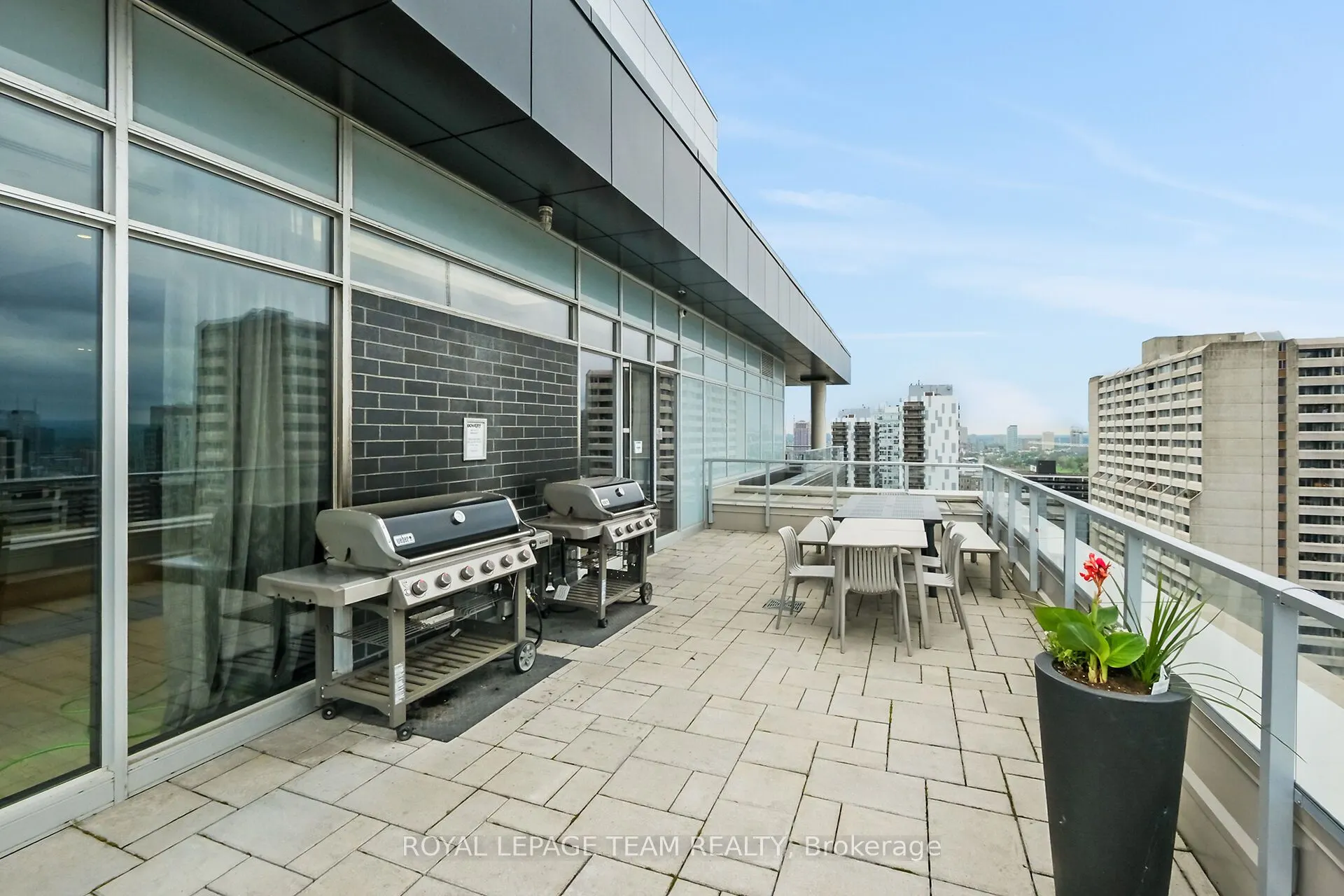 255 Bay Street, #909