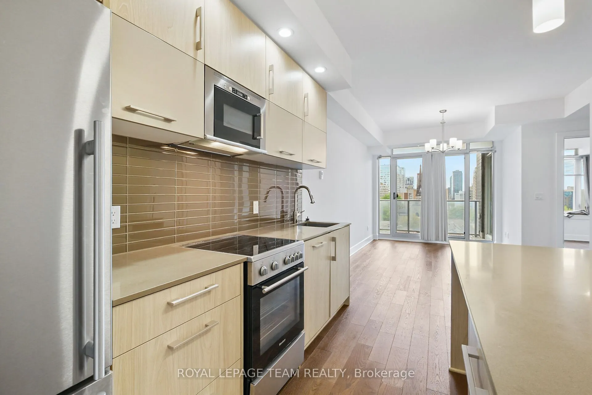 255 Bay Street, #909