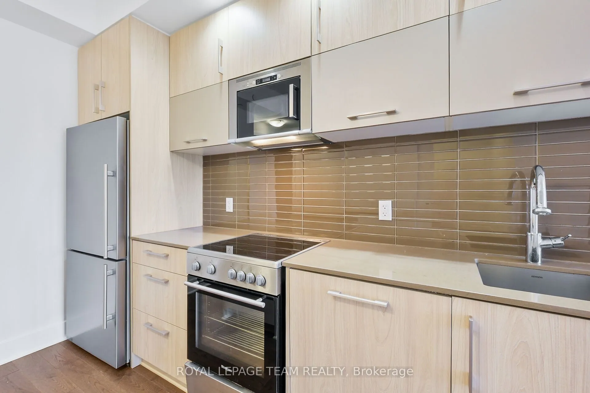 255 Bay Street, #909