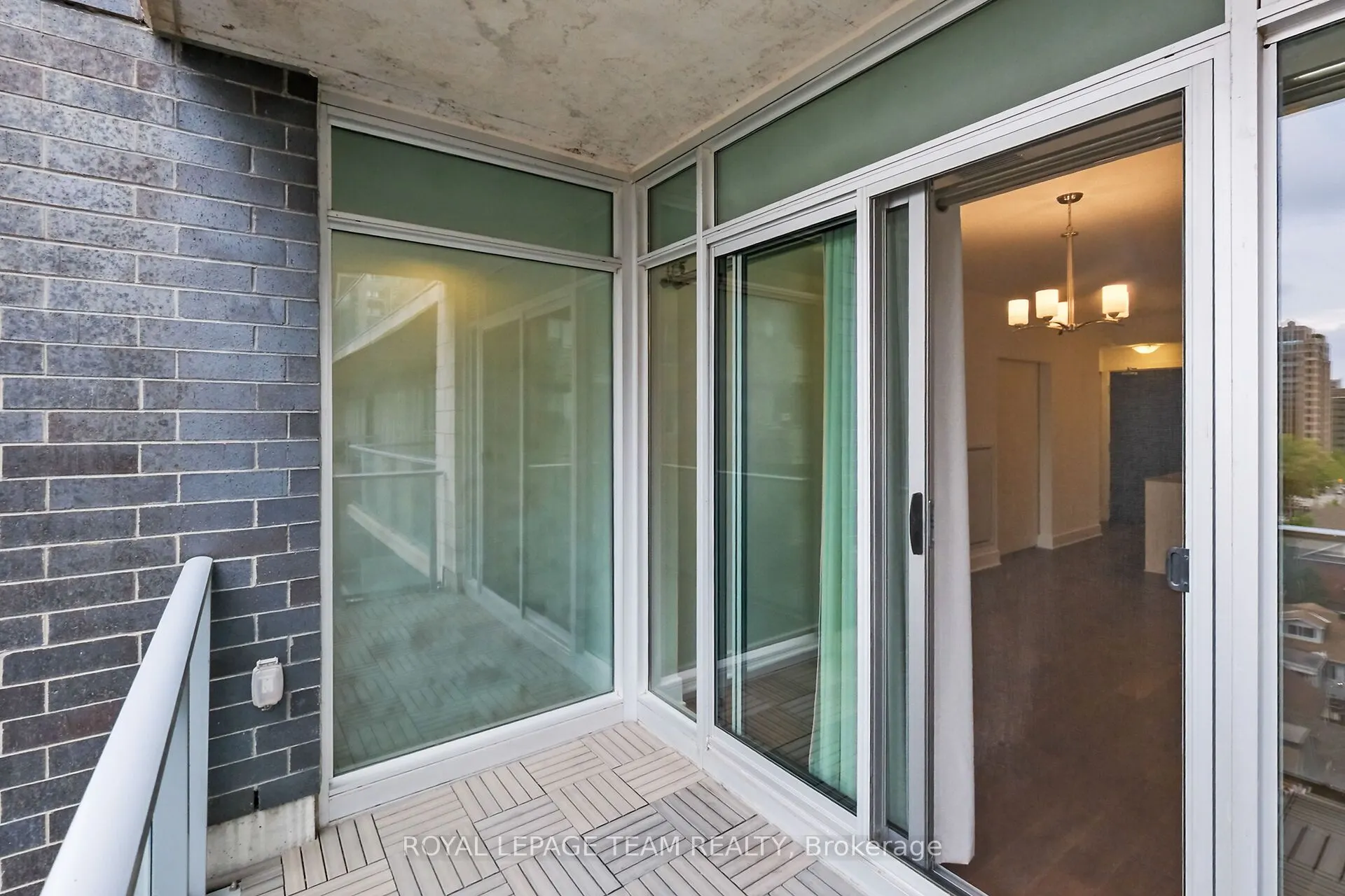 255 Bay Street, #909