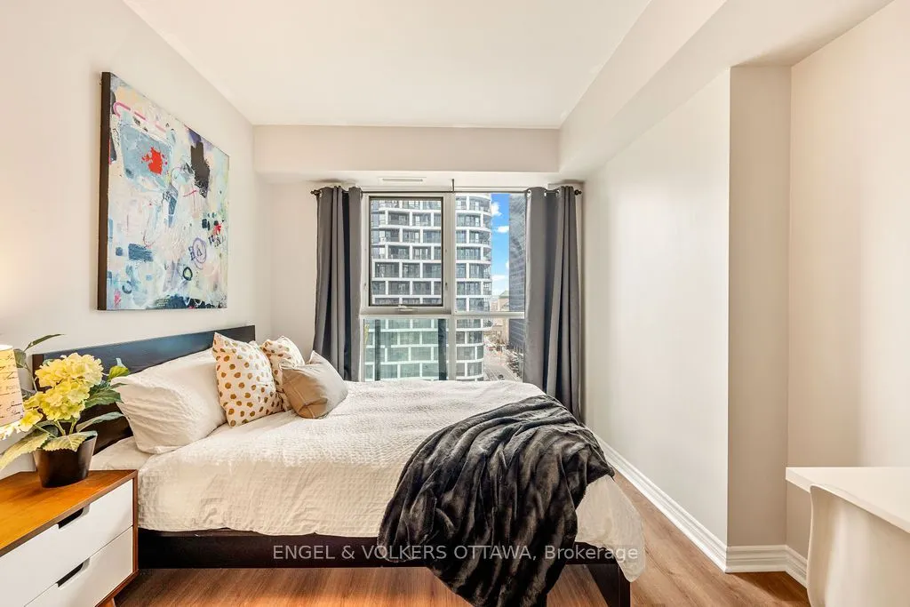 445 Laurier Avenue W, #1403