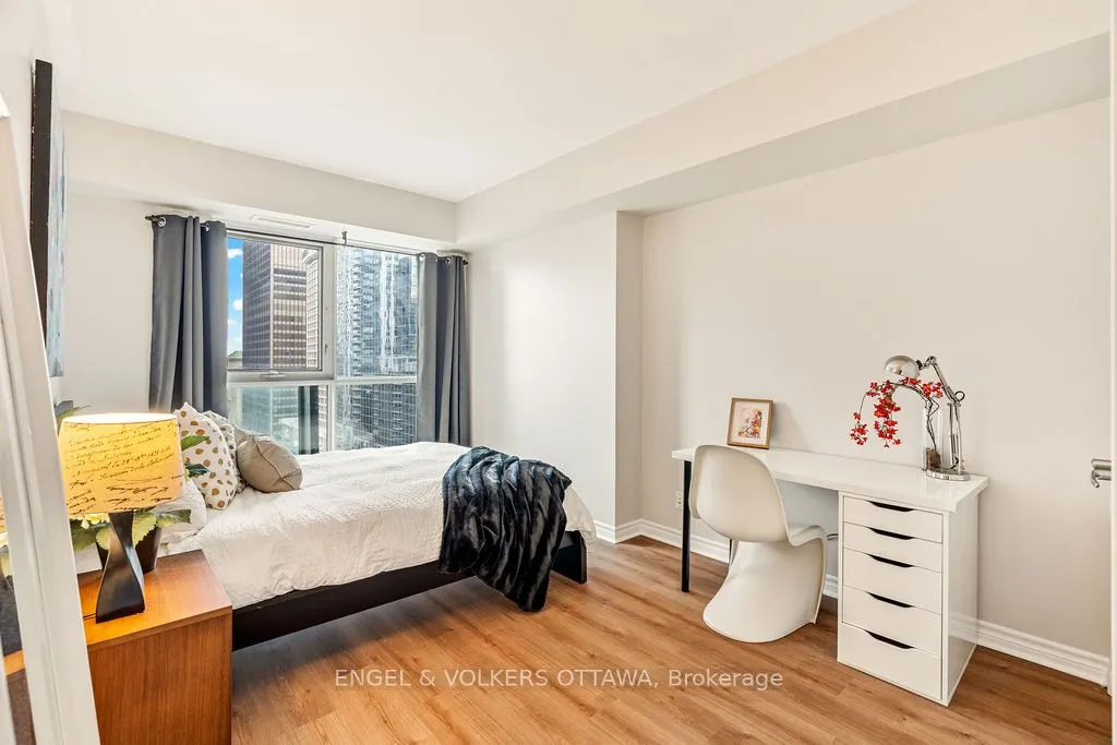 445 Laurier Avenue W, #1403