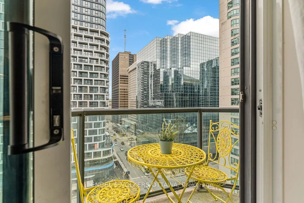 445 Laurier Avenue W, #1403
