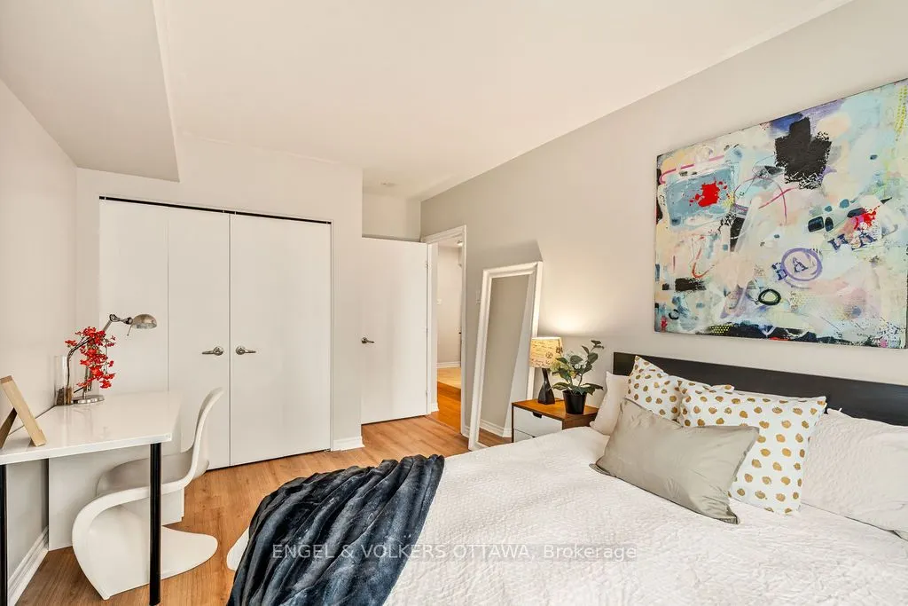 445 Laurier Avenue W, #1403