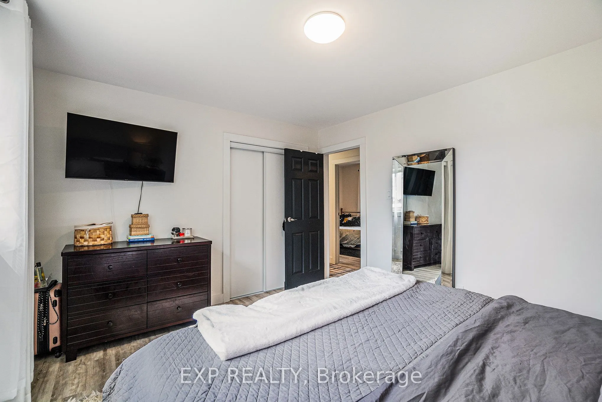 2462 Dunning Road