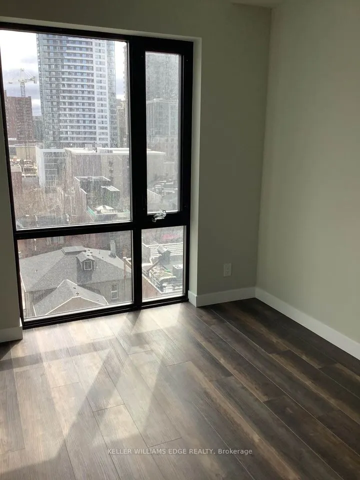15 Queen Street S, #714