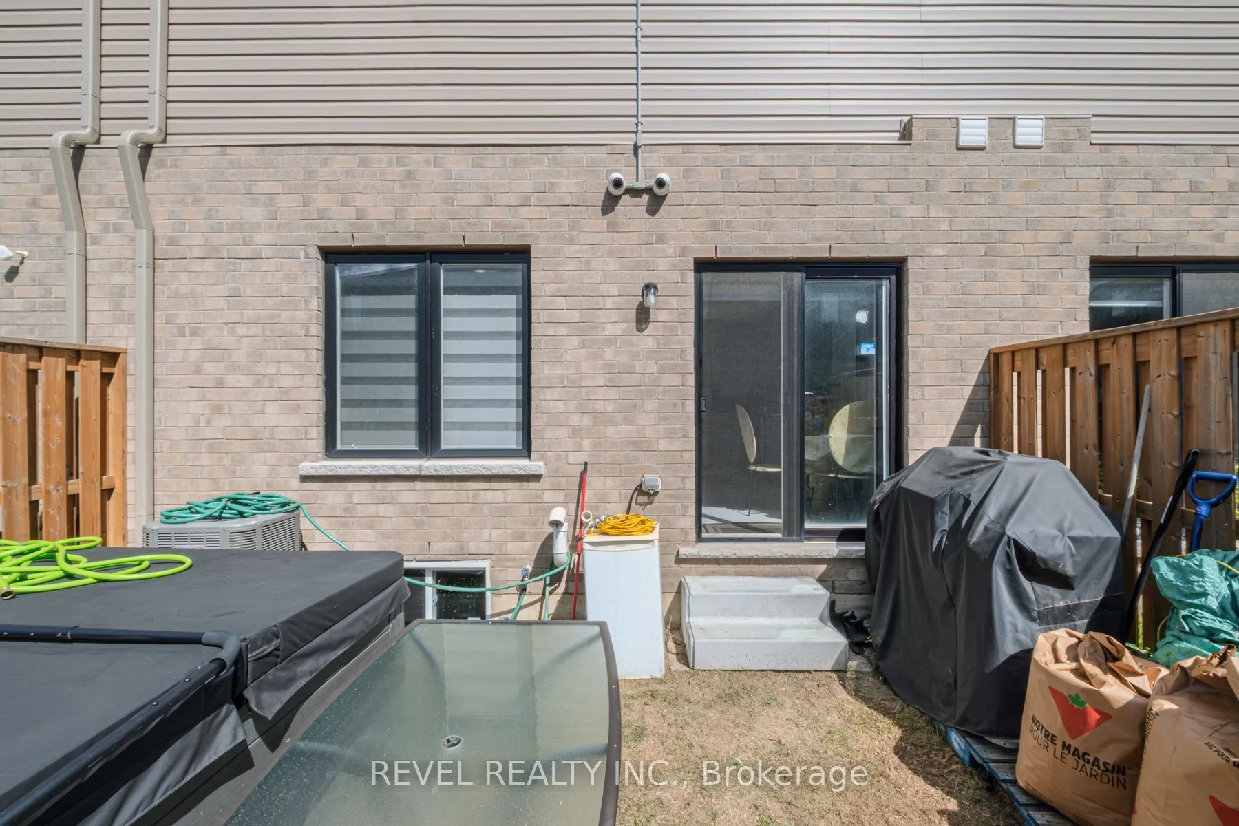 520 Grey Street, #11