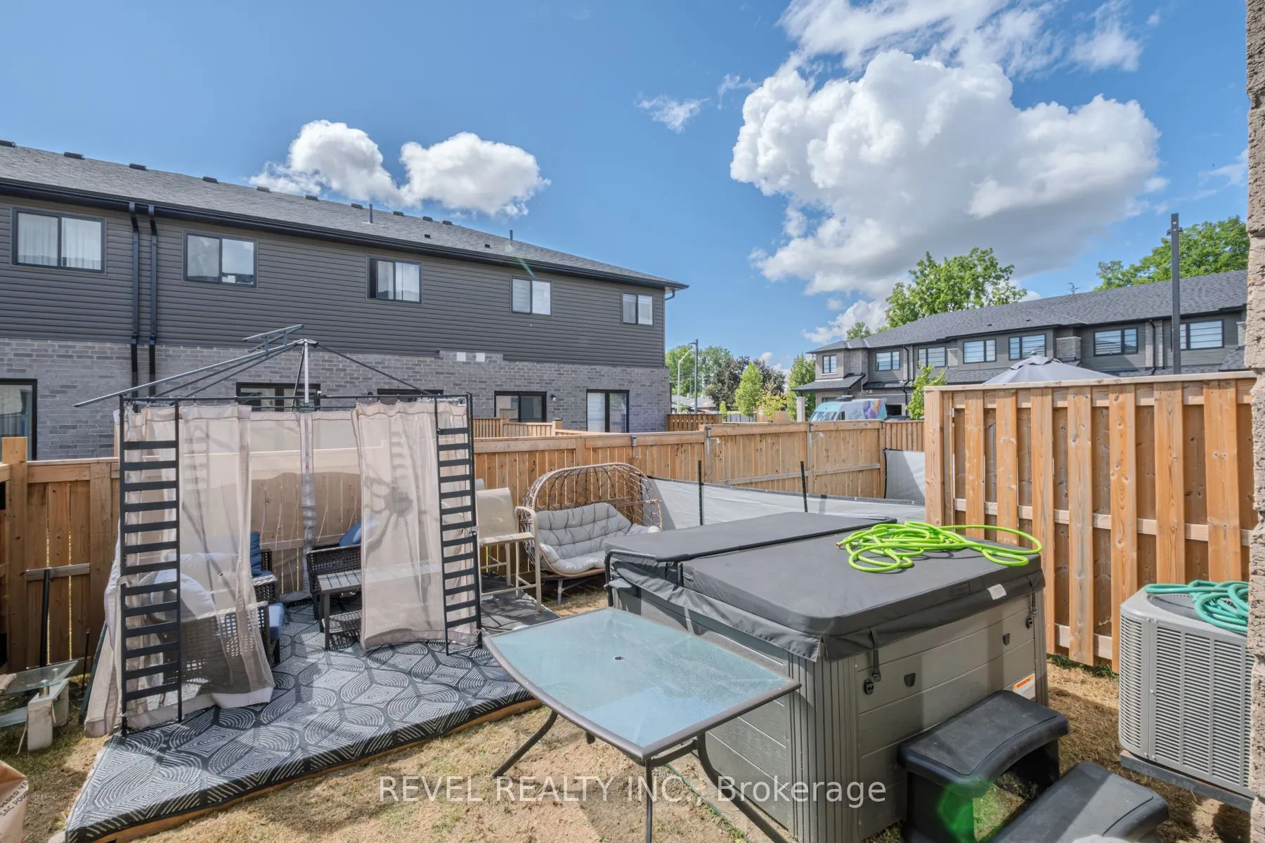 520 Grey Street, #11