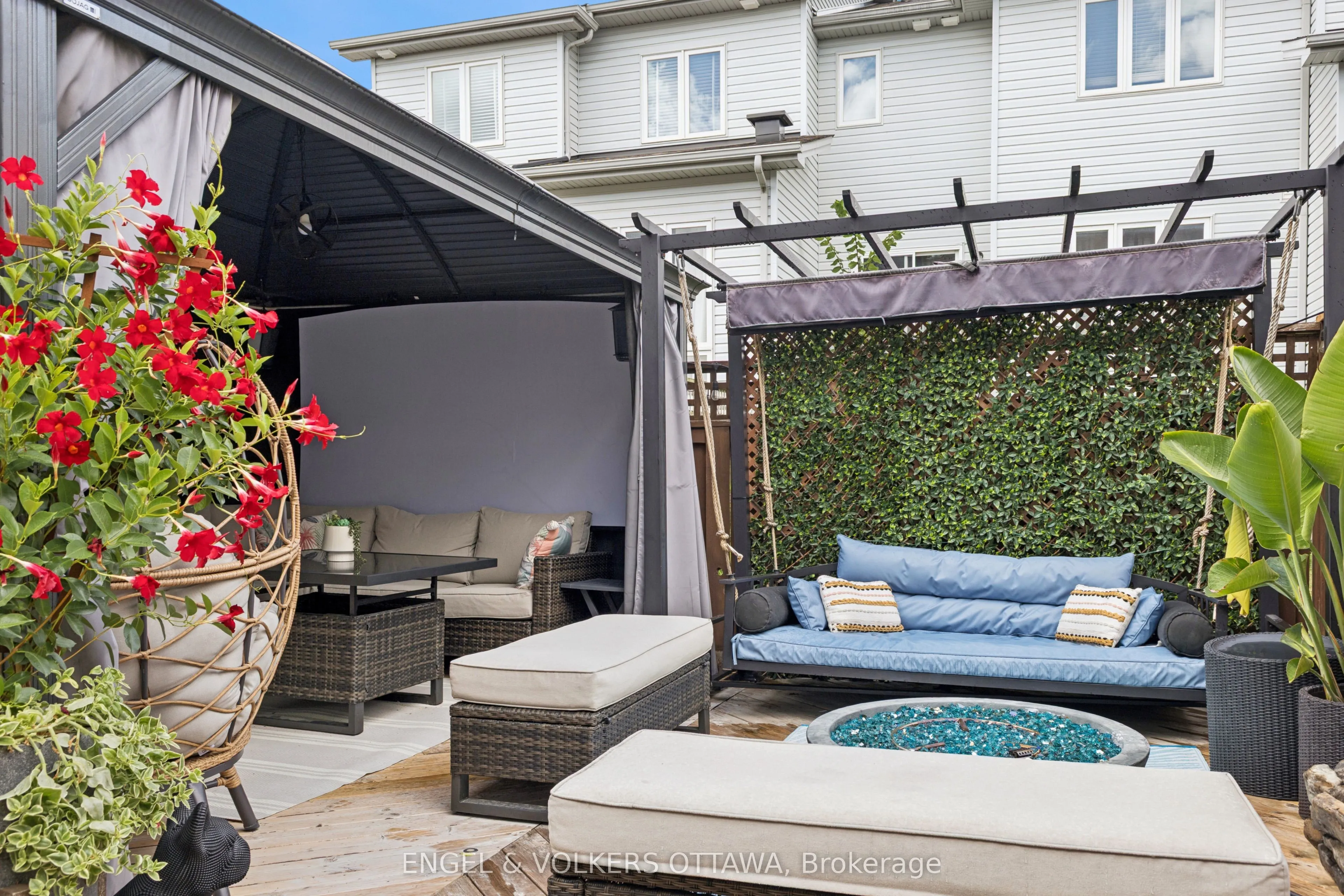 247 Rolling Meadow Crescent