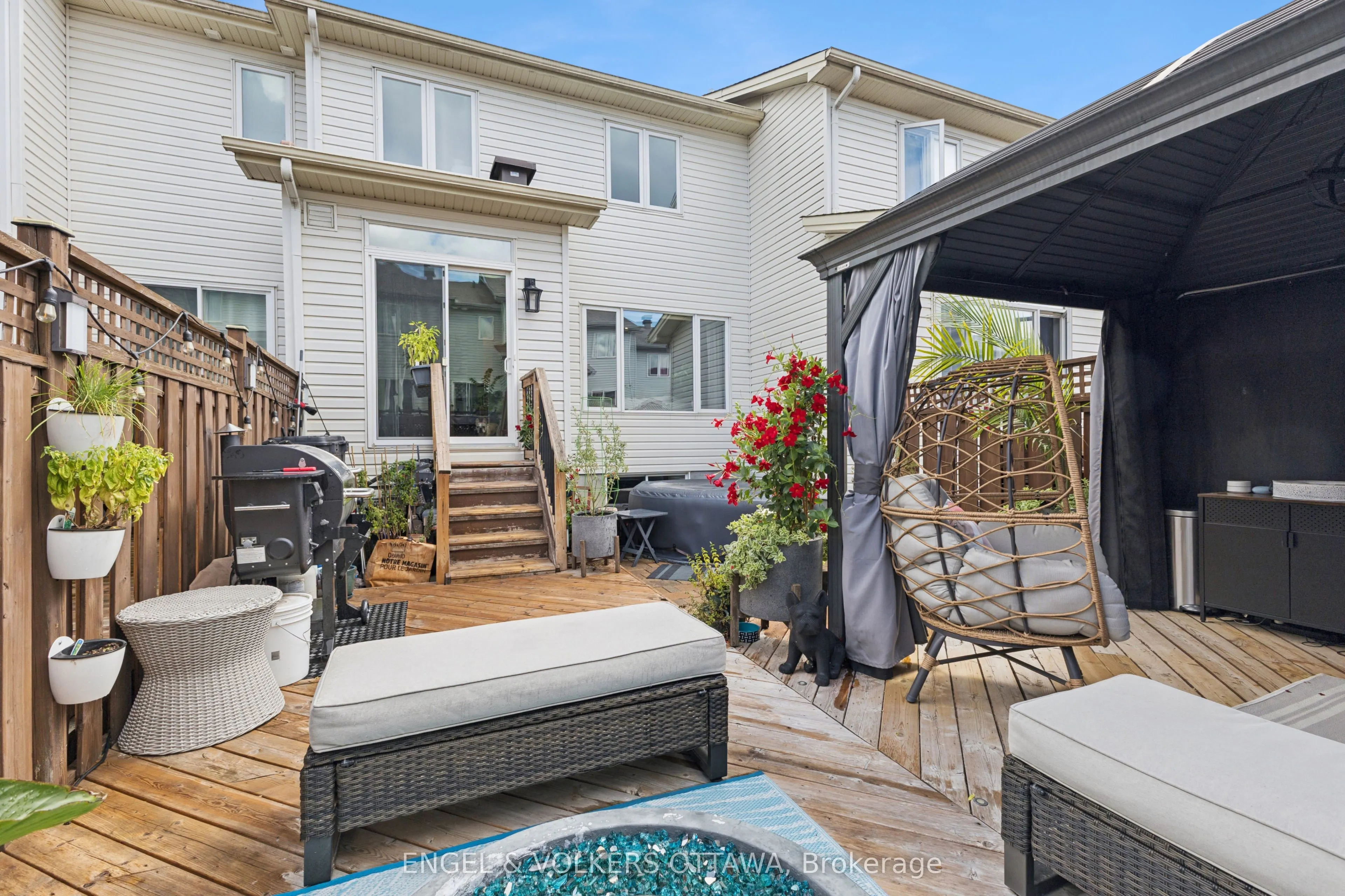 247 Rolling Meadow Crescent