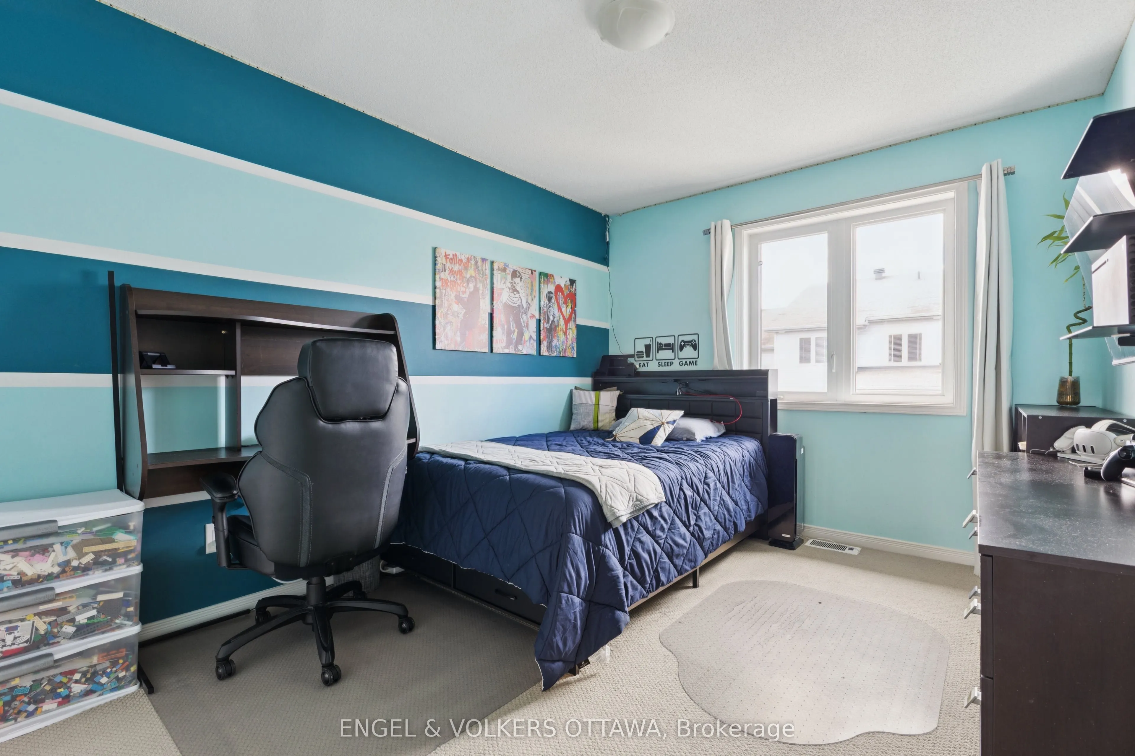 247 Rolling Meadow Crescent