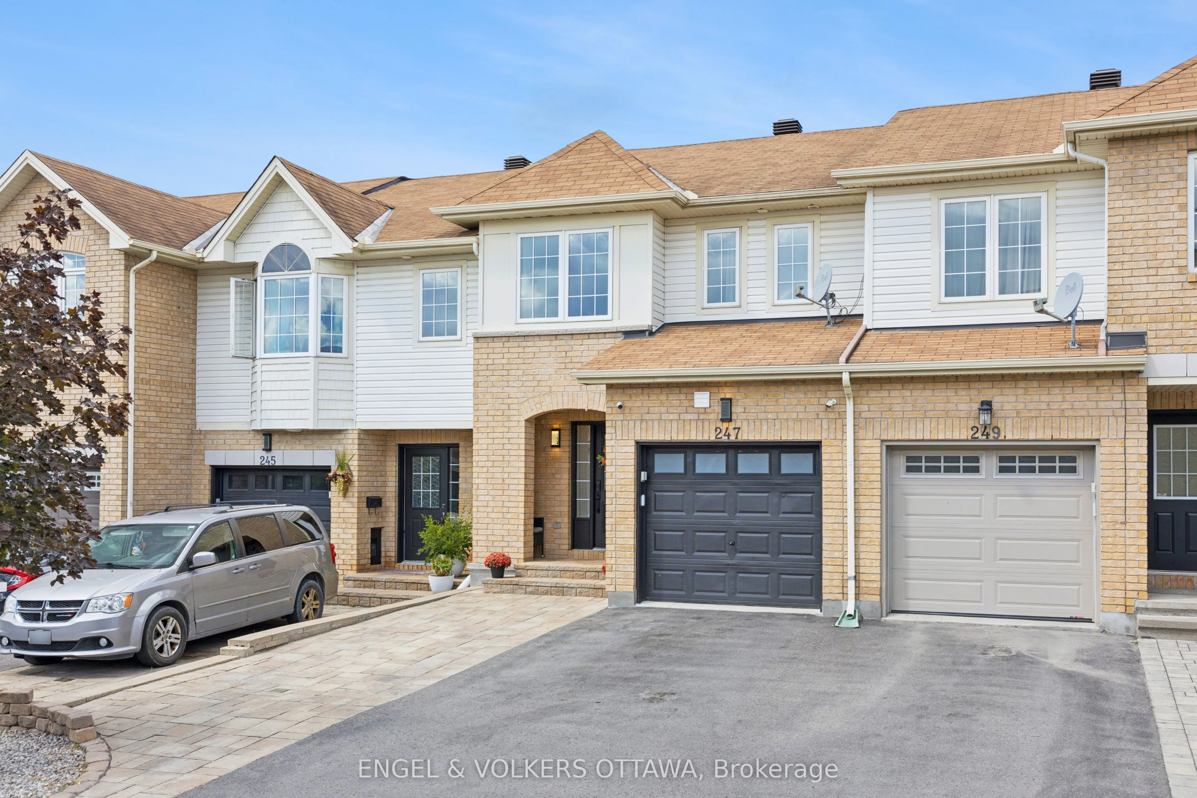 247 Rolling Meadow Crescent