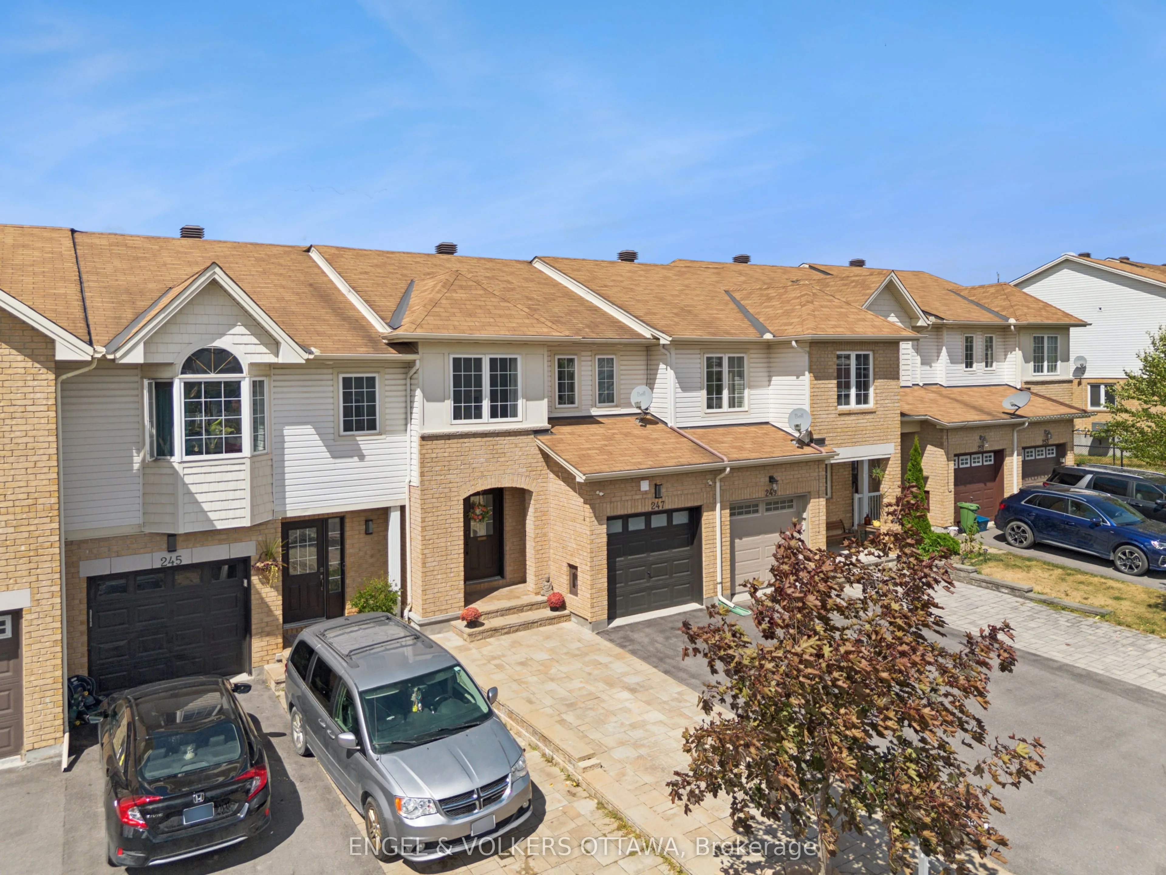 247 Rolling Meadow Crescent