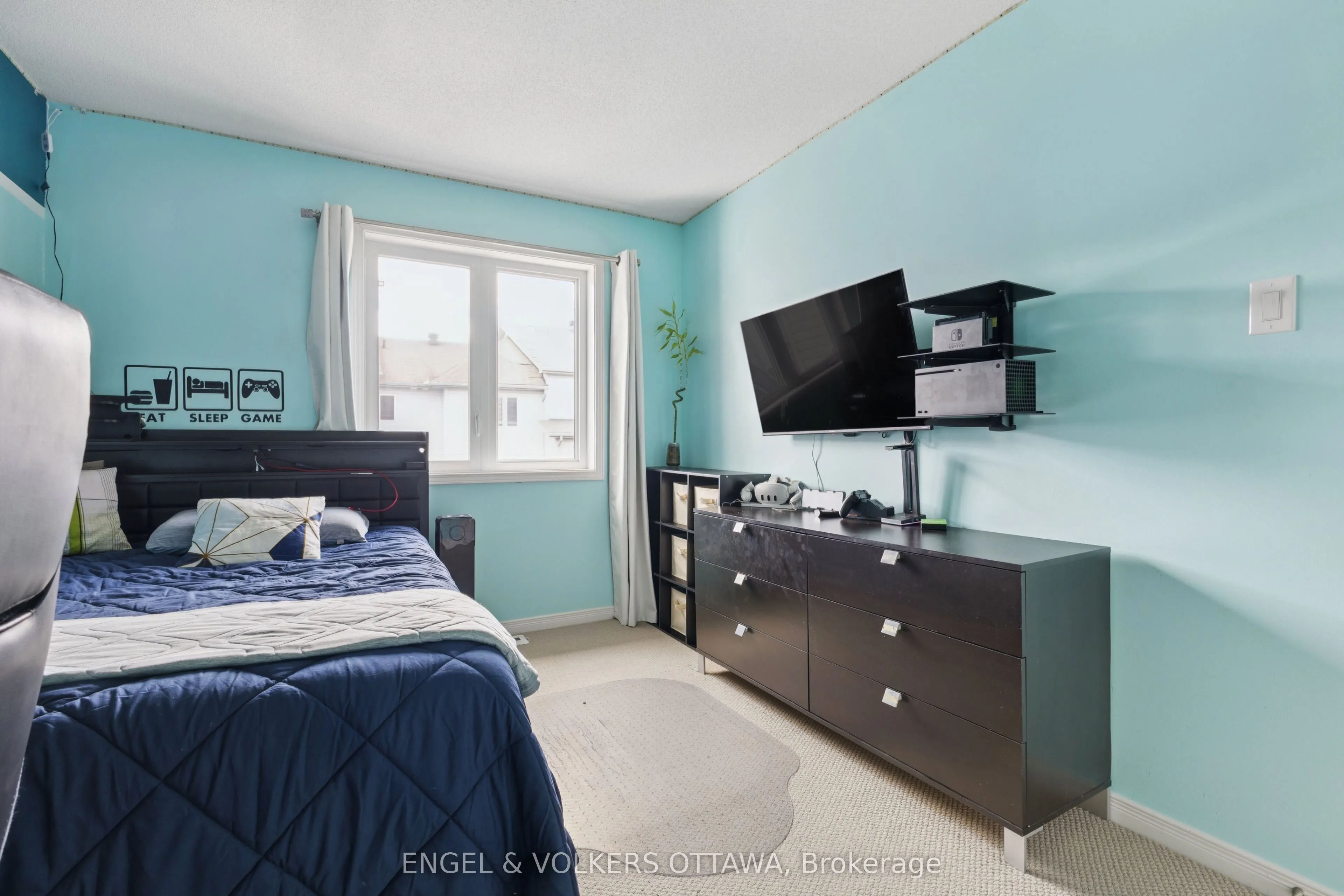 247 Rolling Meadow Crescent