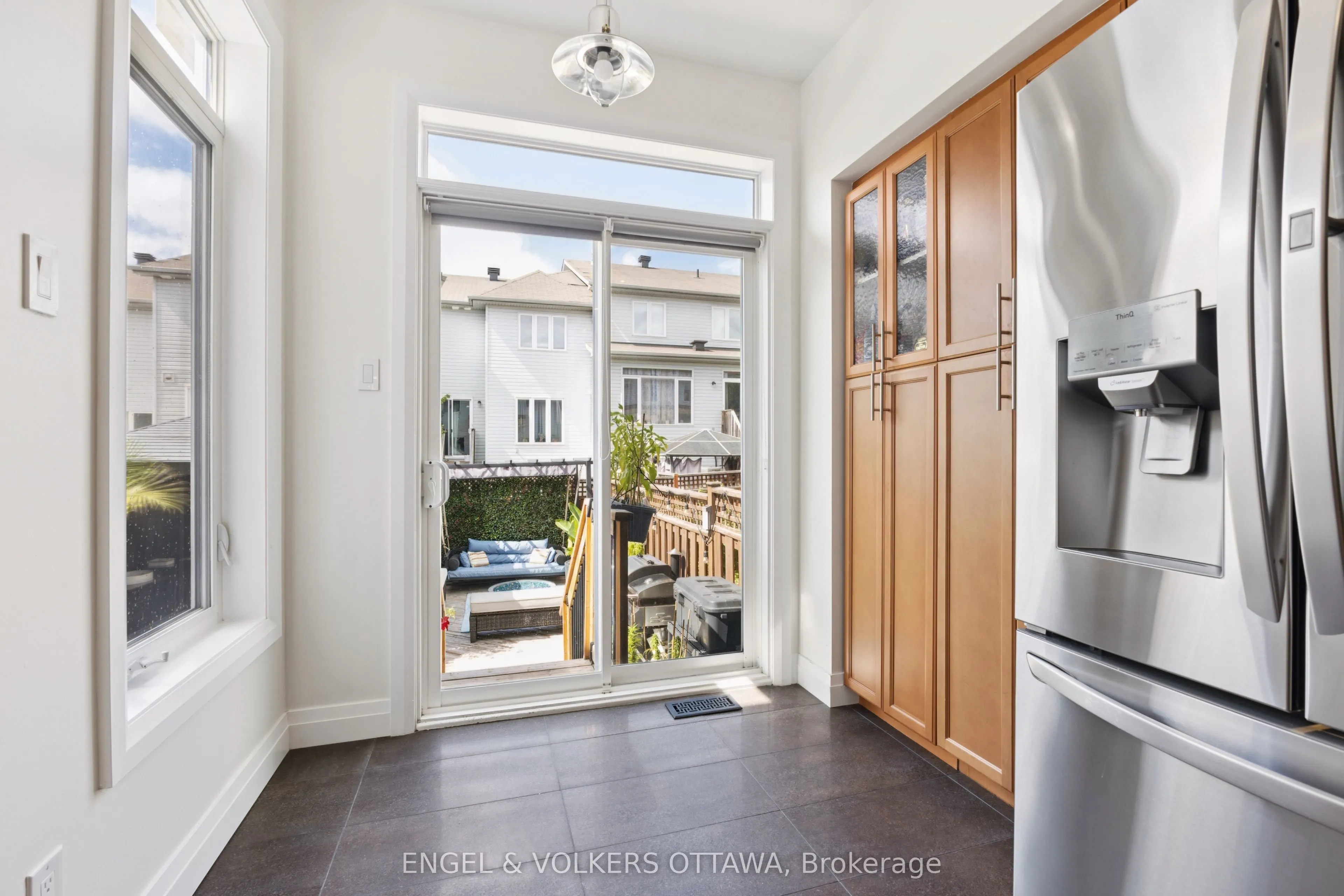 247 Rolling Meadow Crescent