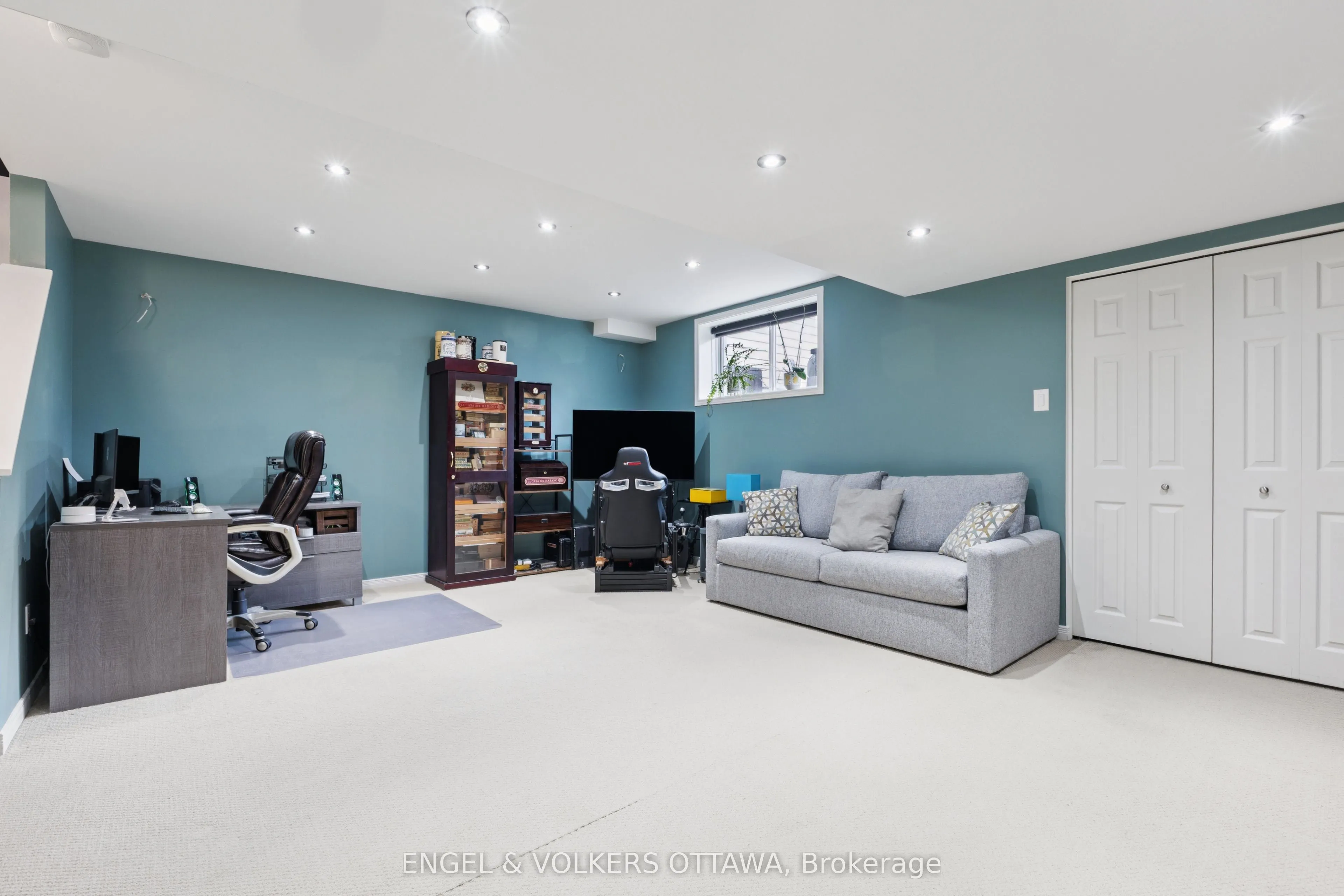 247 Rolling Meadow Crescent