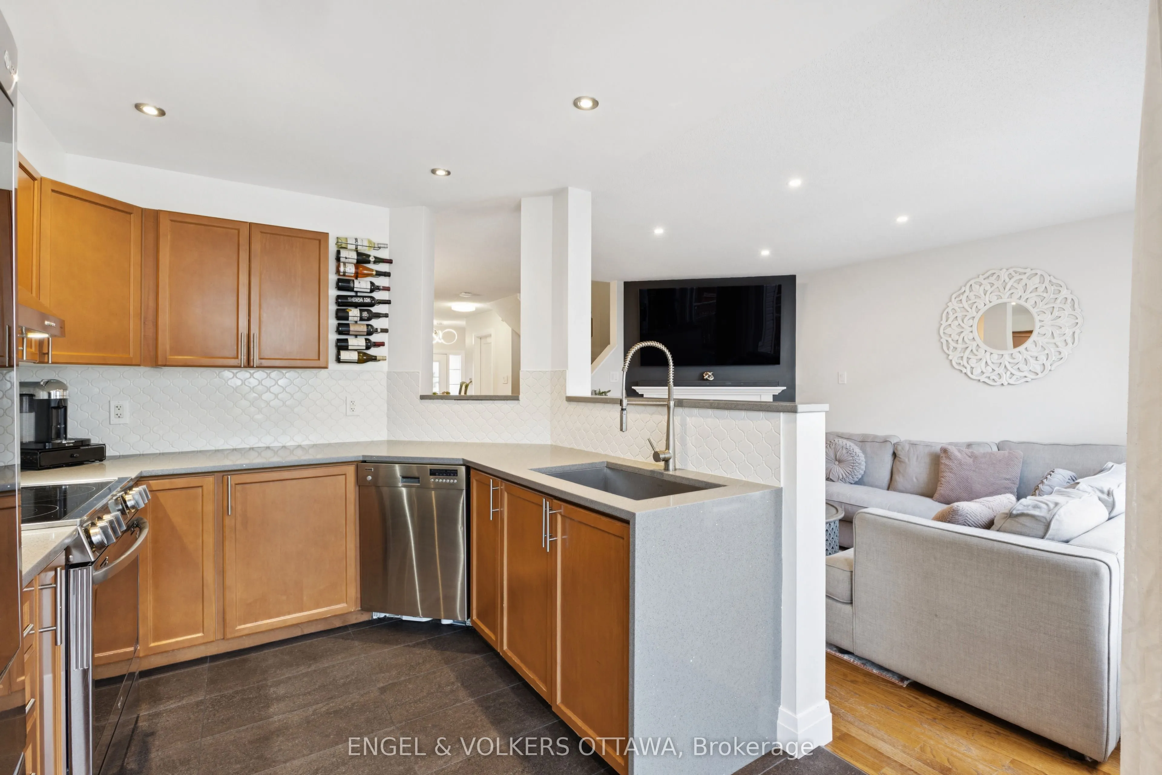 247 Rolling Meadow Crescent