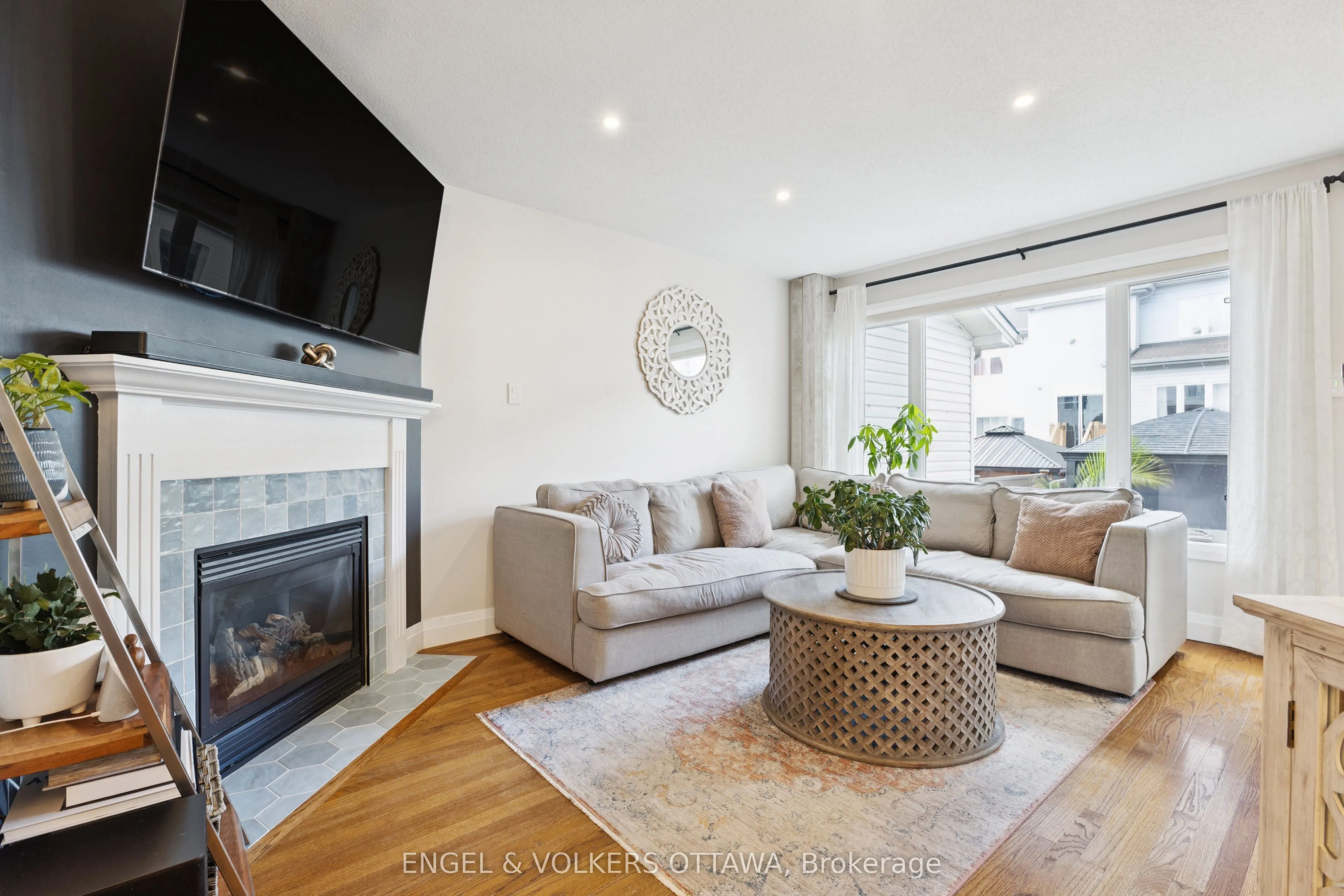 247 Rolling Meadow Crescent