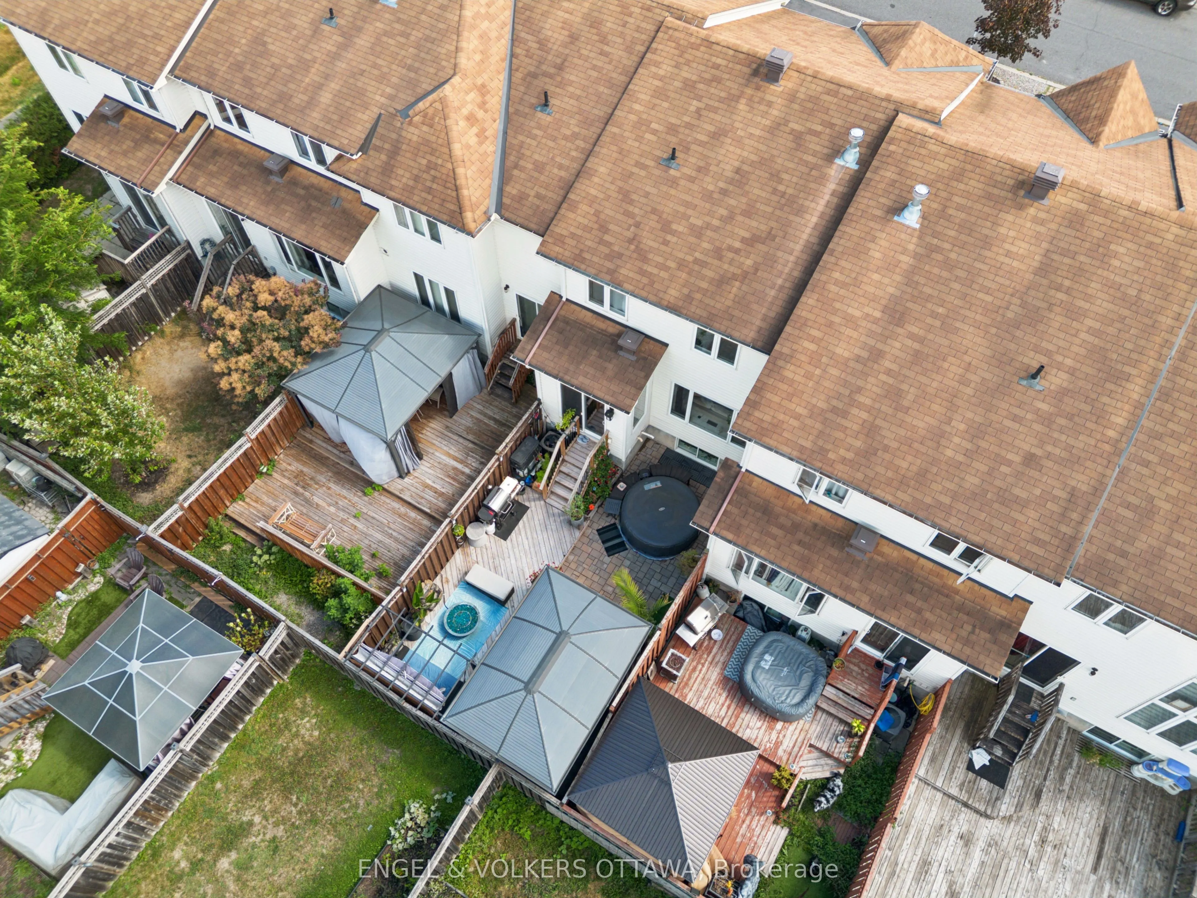 247 Rolling Meadow Crescent