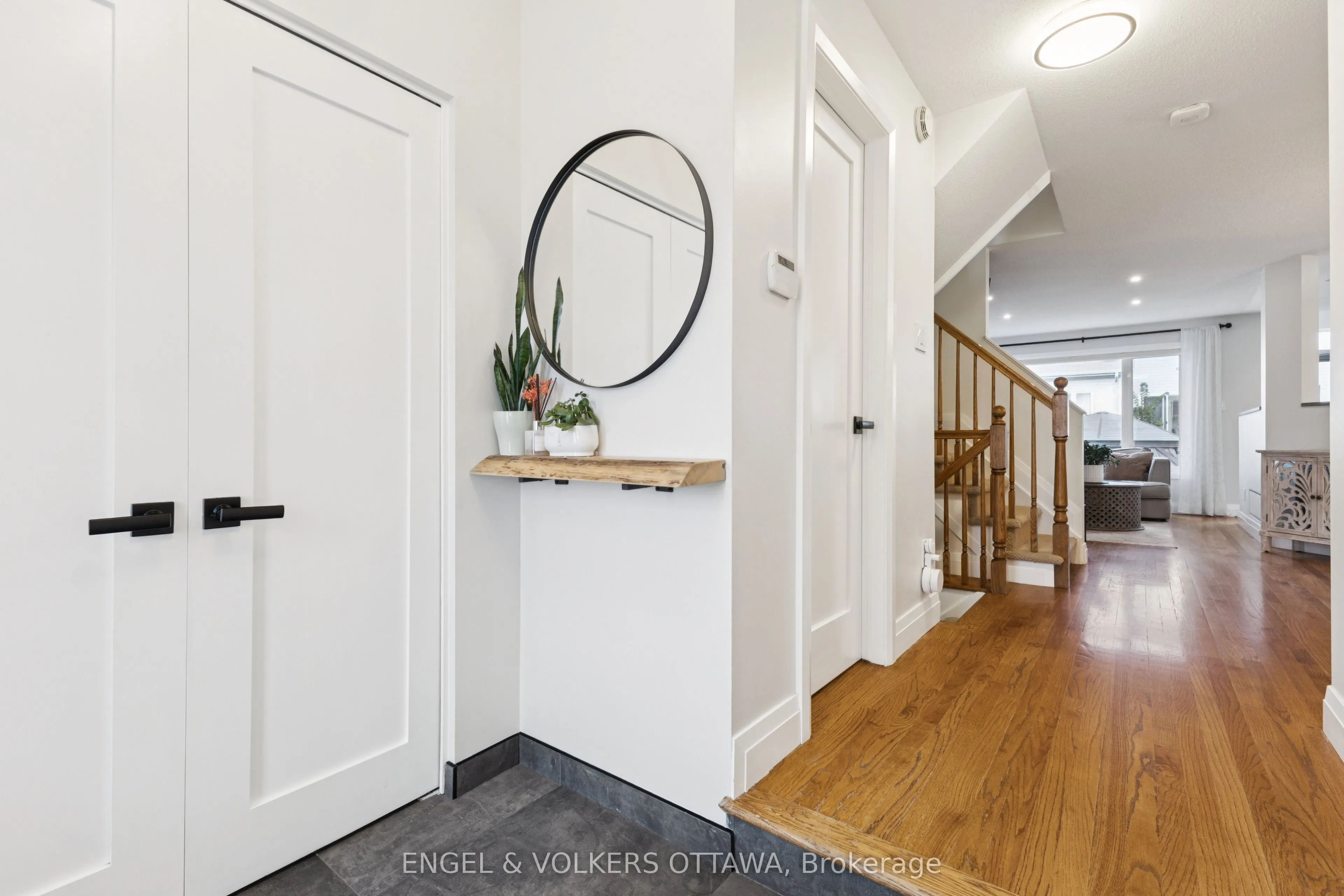 247 Rolling Meadow Crescent