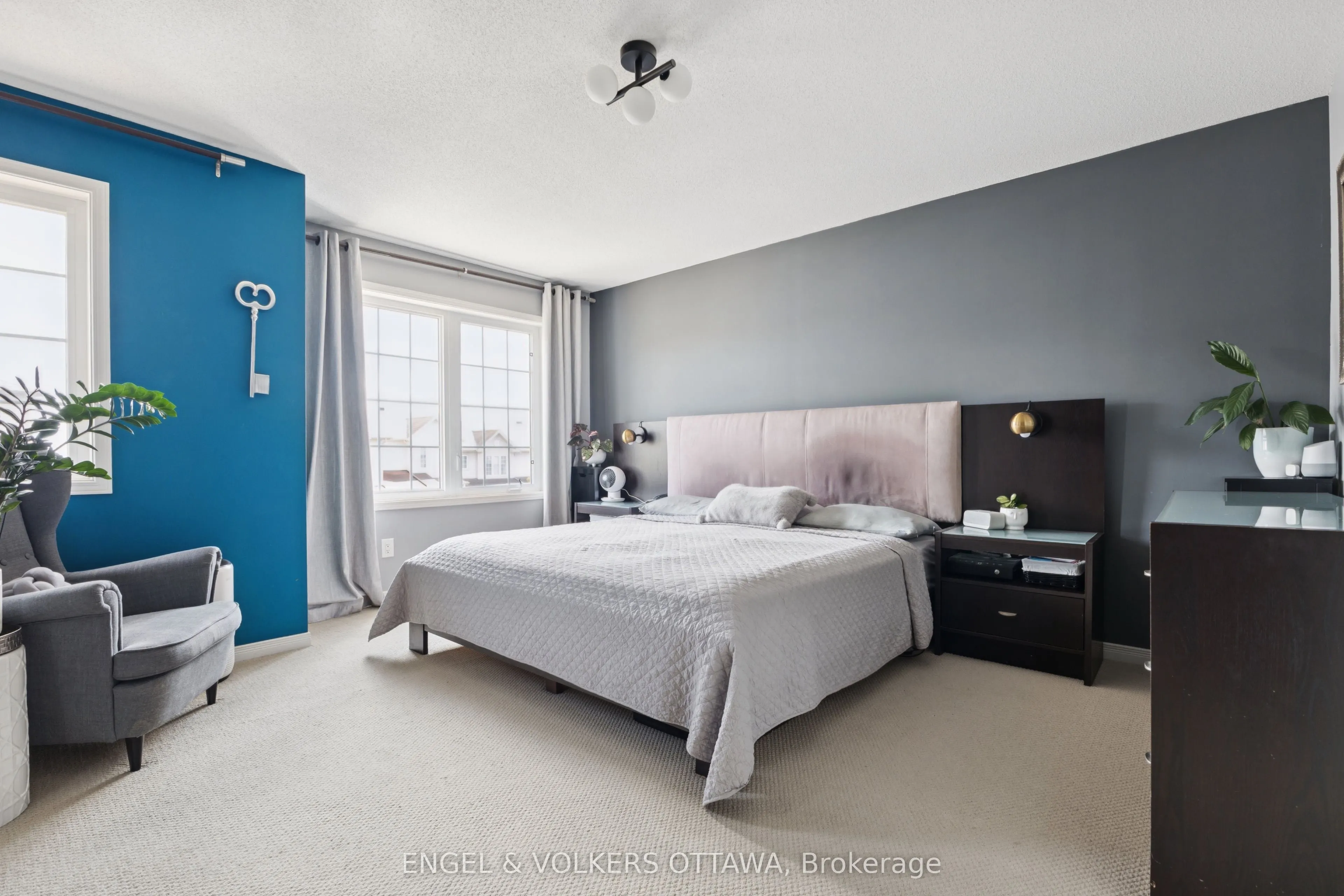 247 Rolling Meadow Crescent