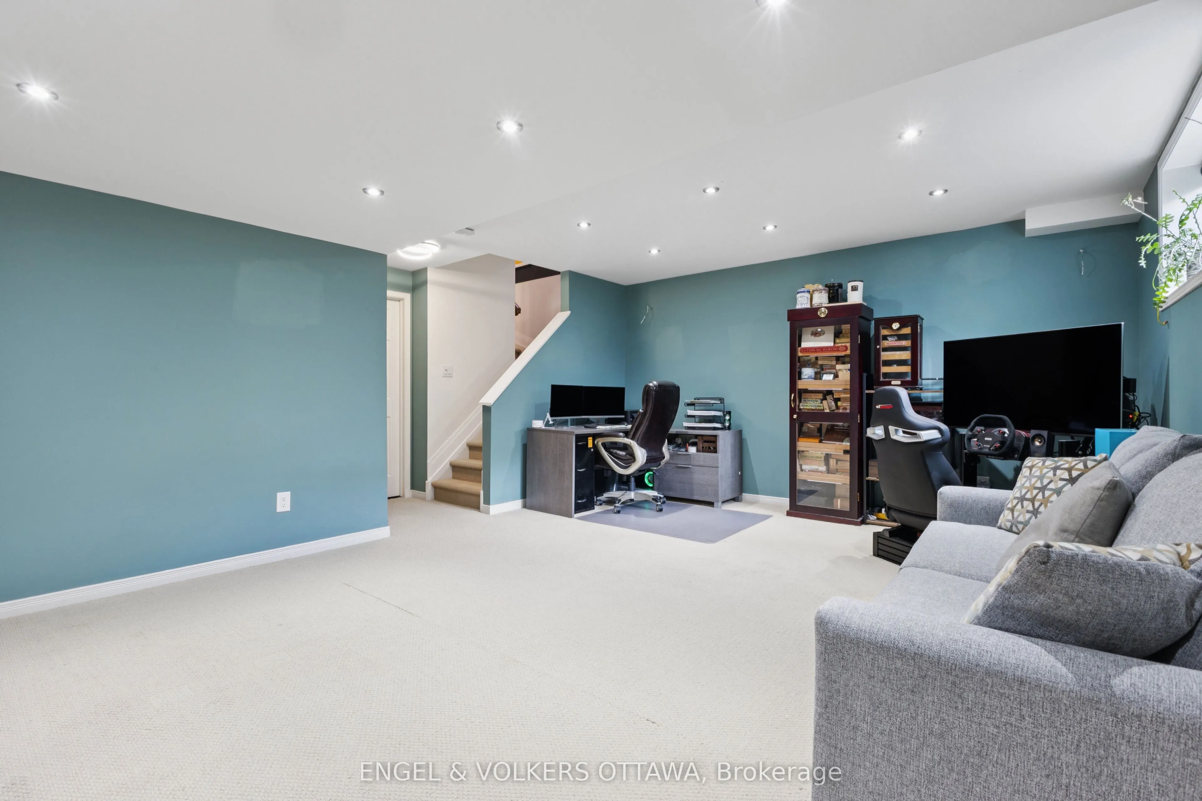 247 Rolling Meadow Crescent