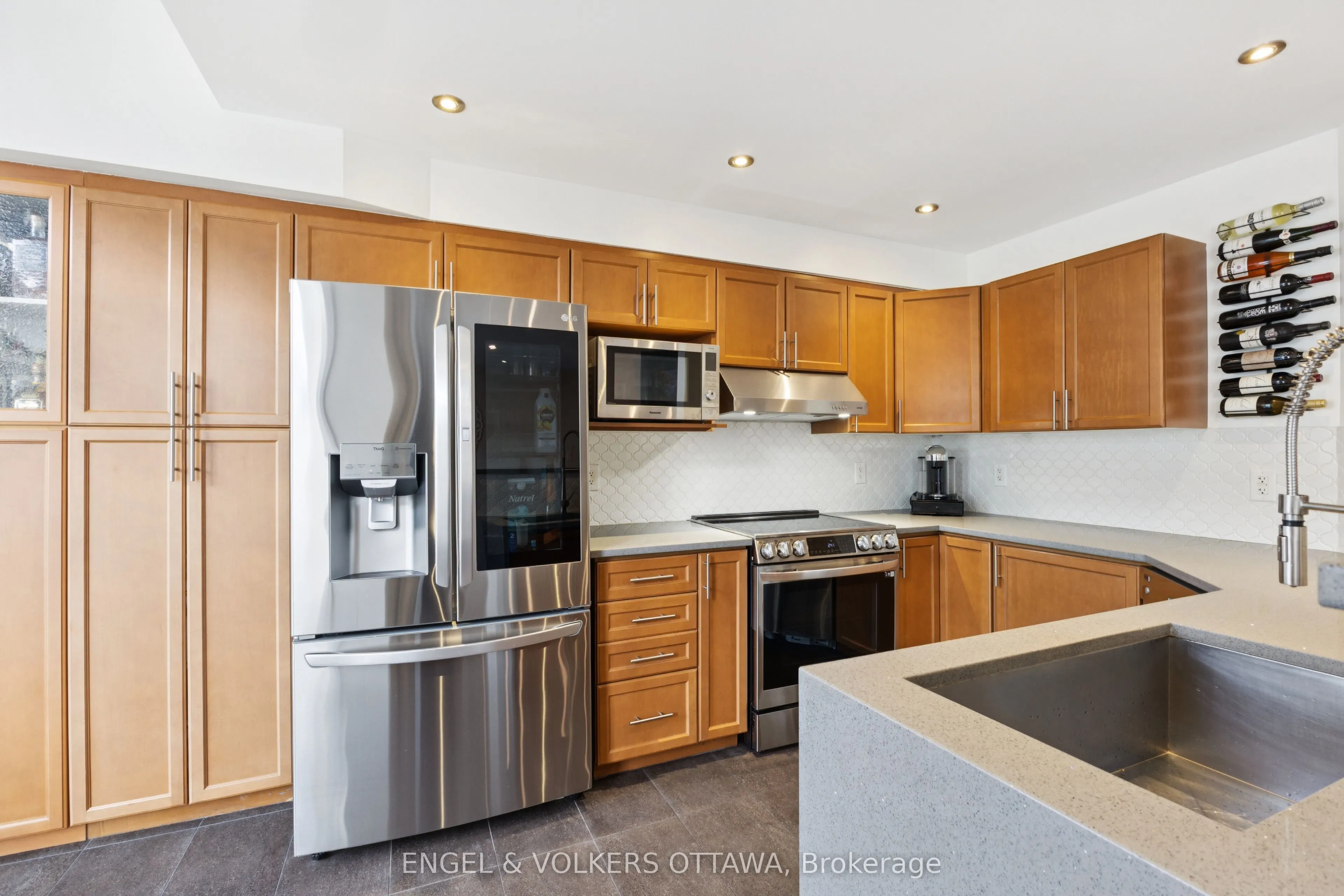247 Rolling Meadow Crescent