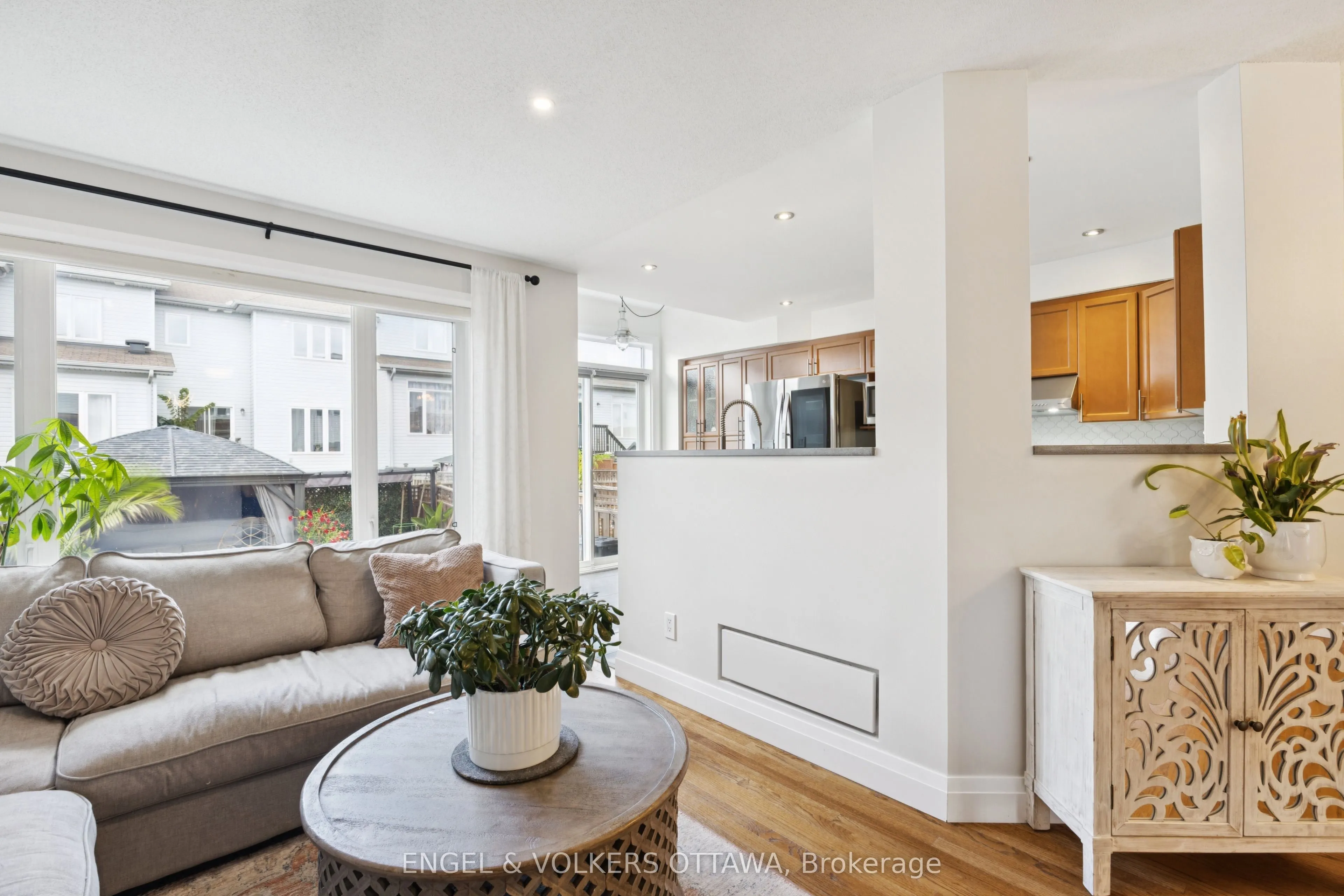 247 Rolling Meadow Crescent