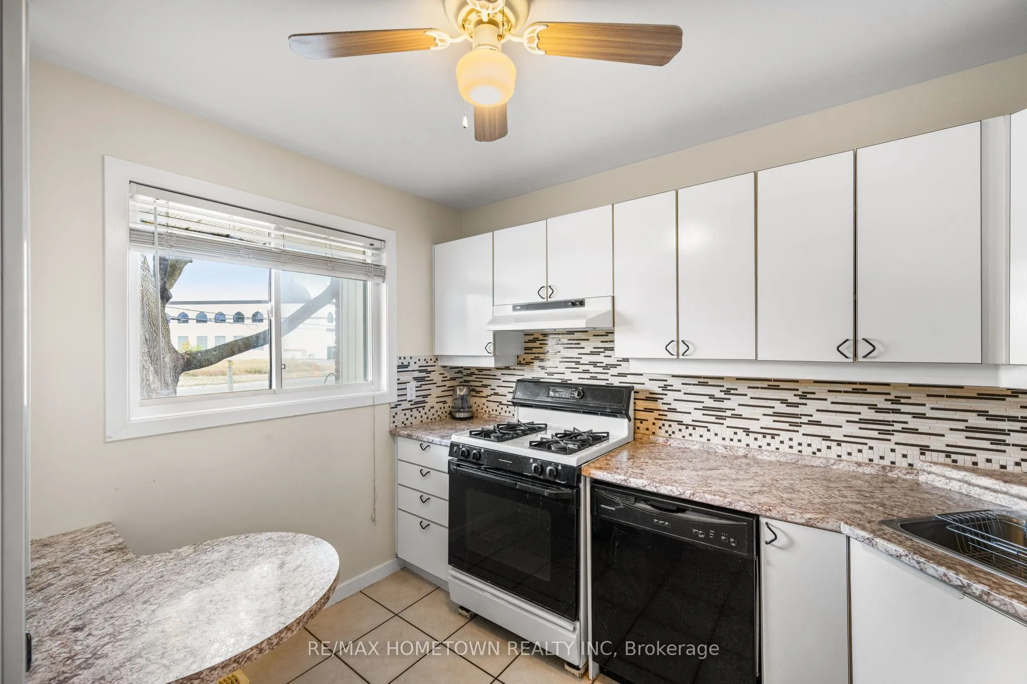 8B Sonnet Crescent, #54