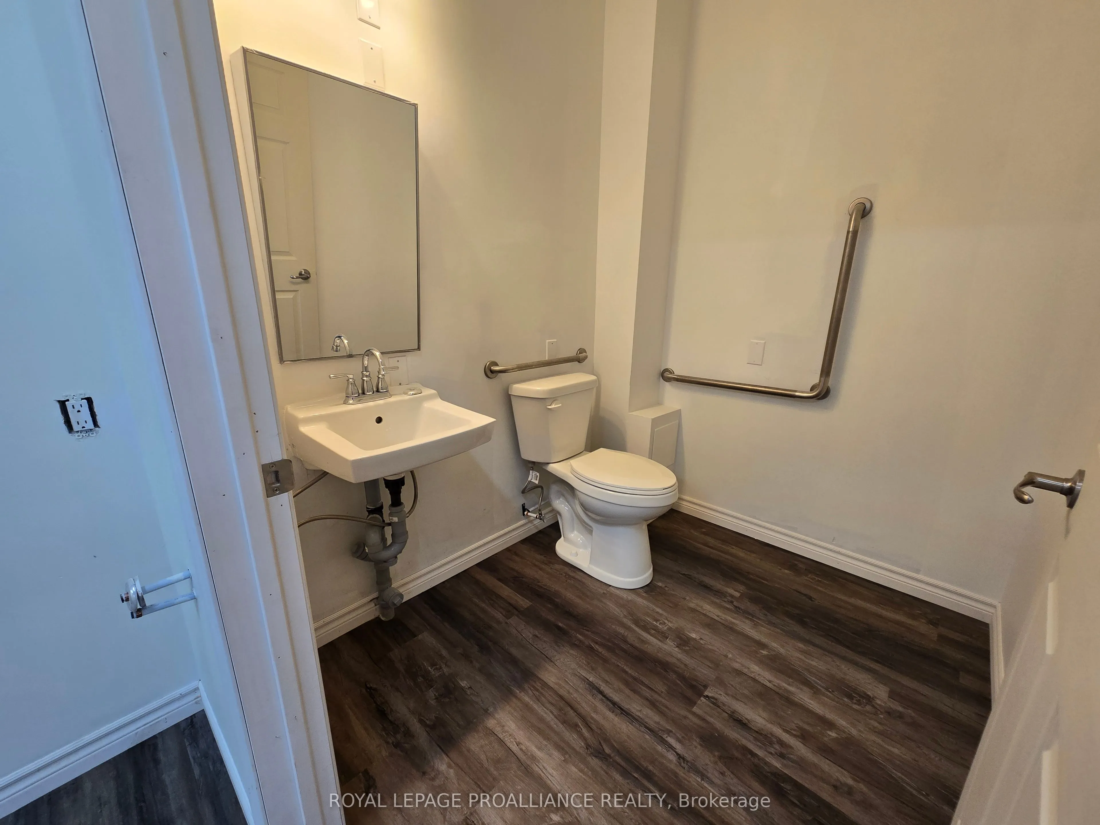 287 Dundas Street E, #3