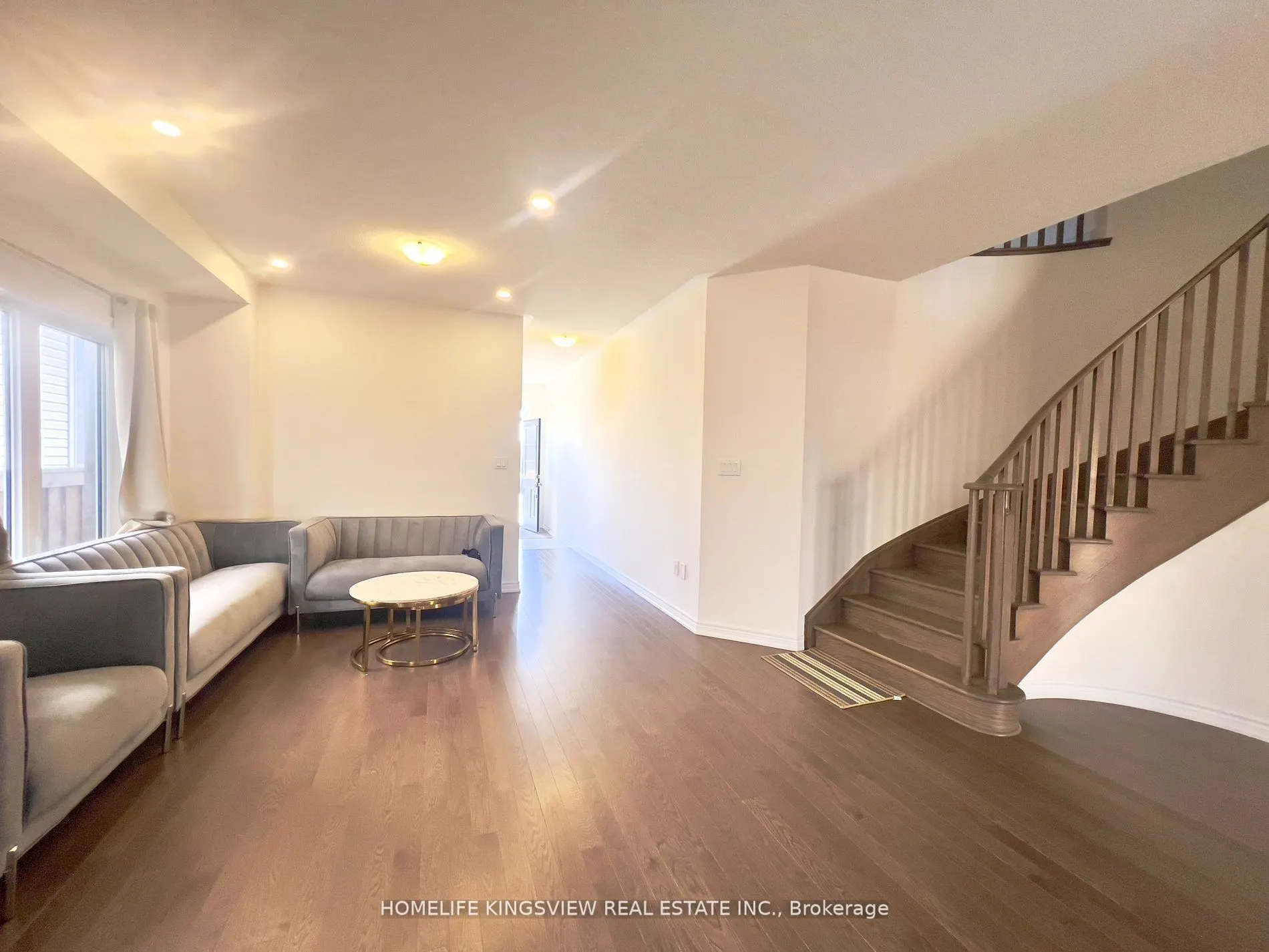708 Gilmour Crescent
