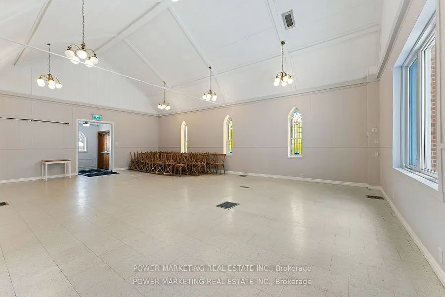 2476 Old Montreal Road