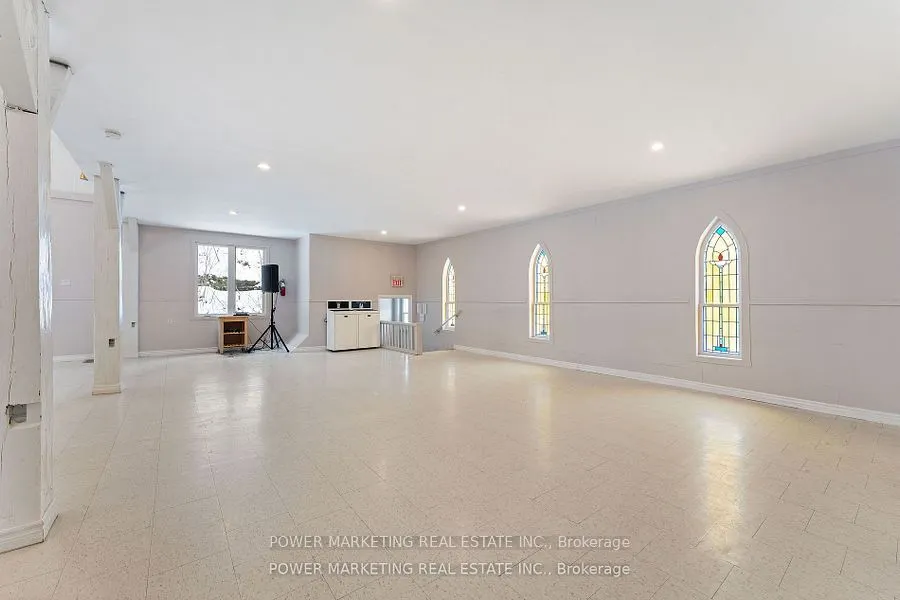 2476 Old Montreal Road