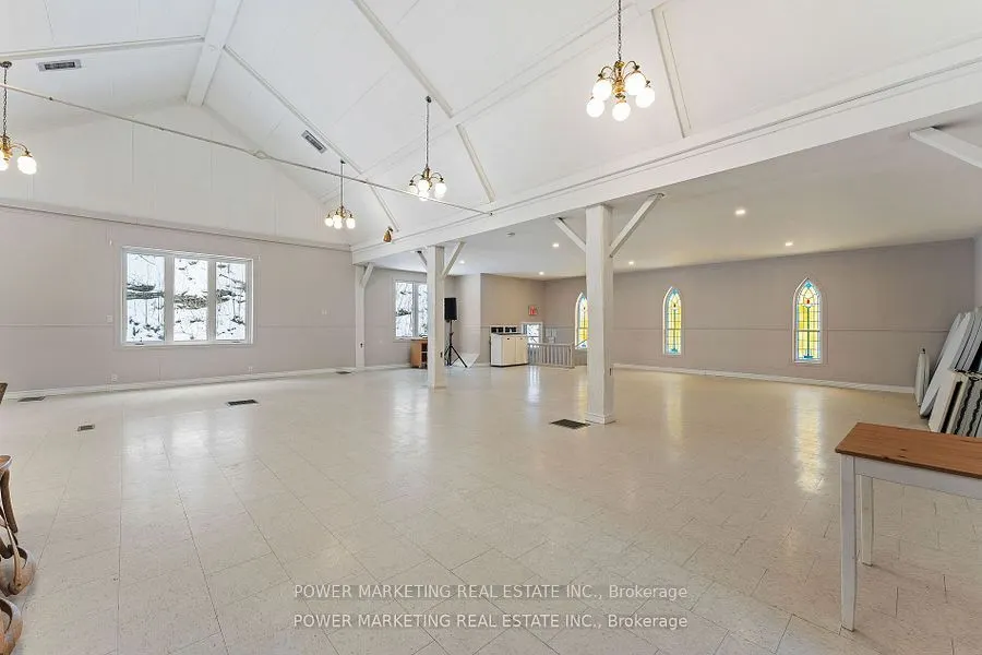 2476 Old Montreal Road