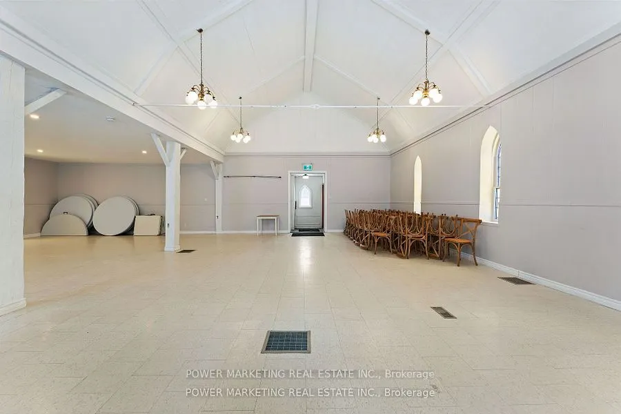 2476 Old Montreal Road