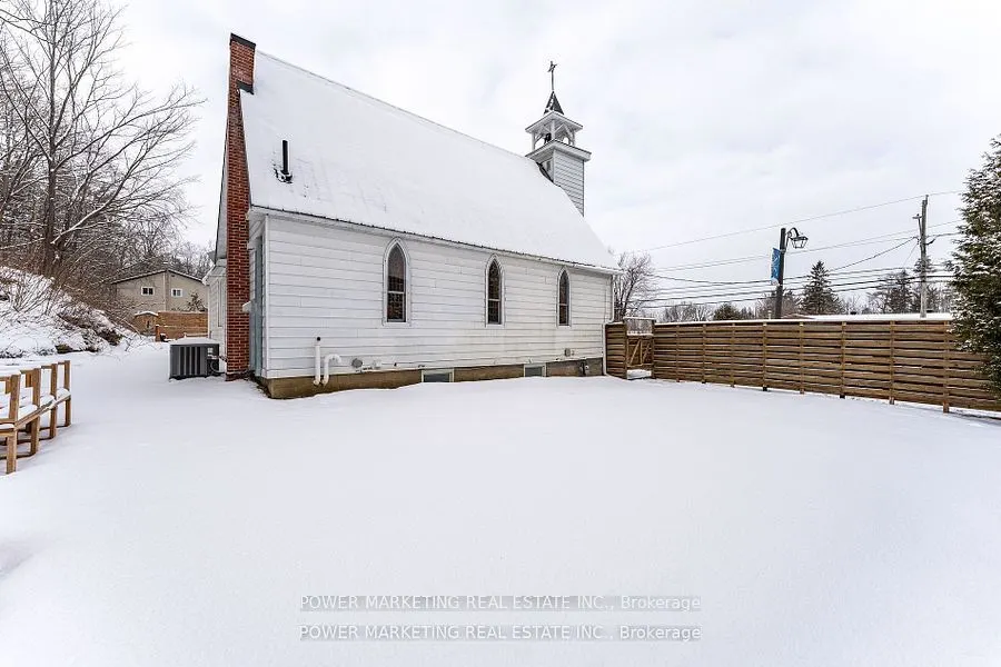 2476 Old Montreal Road