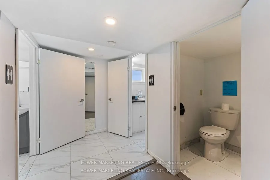 2476 Old Montreal Road