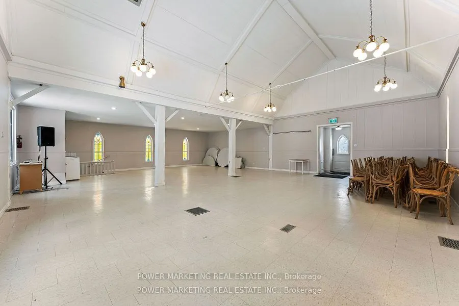 2476 Old Montreal Road