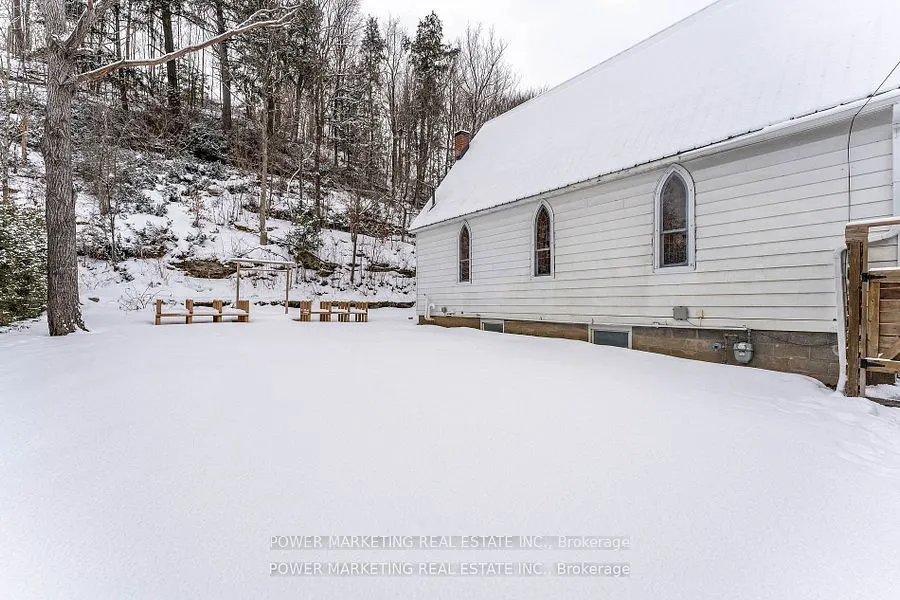2476 Old Montreal Road