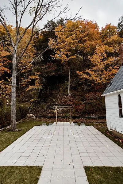 2476 Old Montreal Road